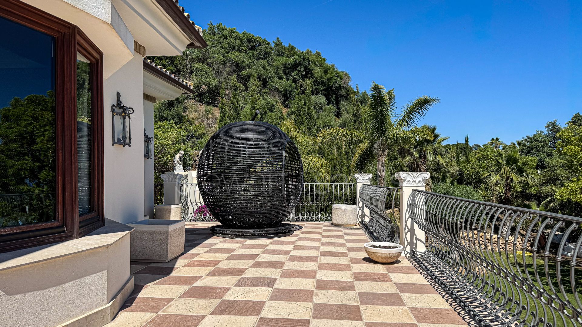Villa reformada con vistas panorámicas al mar en La Zagaleta, Benahavís