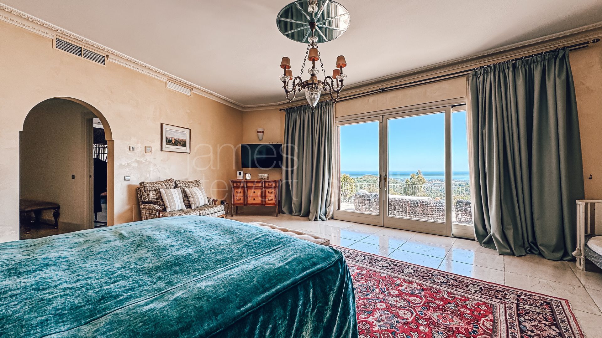 Villa reformada con vistas panorámicas al mar en La Zagaleta, Benahavís