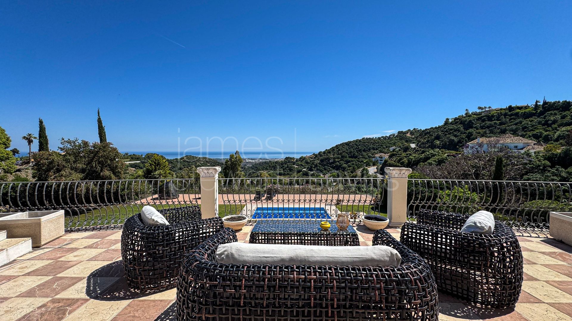 Villa reformada con vistas panorámicas al mar en La Zagaleta, Benahavís