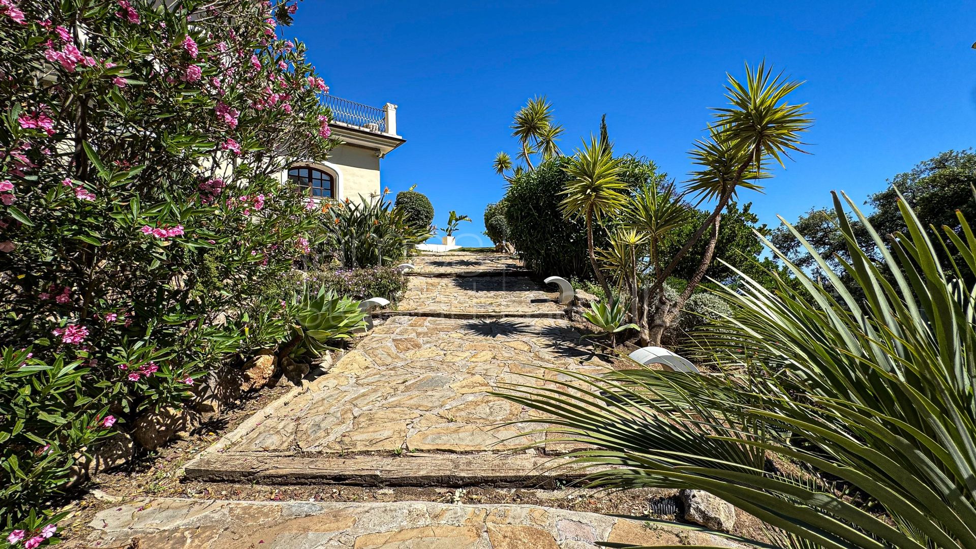 Villa reformada con vistas panorámicas al mar en La Zagaleta, Benahavís