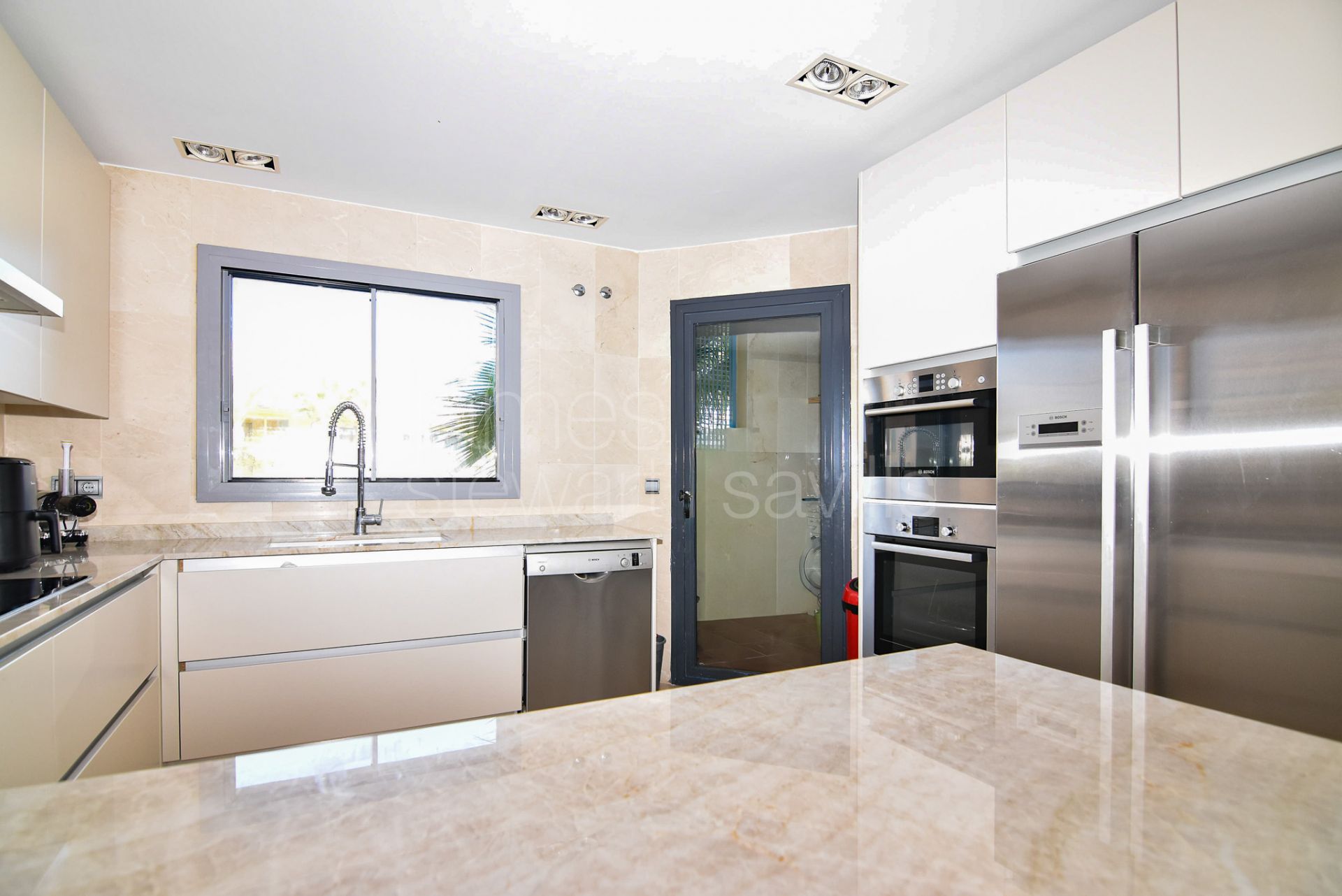 Apartamento amplio y luminoso de 5 dormitorios en La Marina de Sotogrande