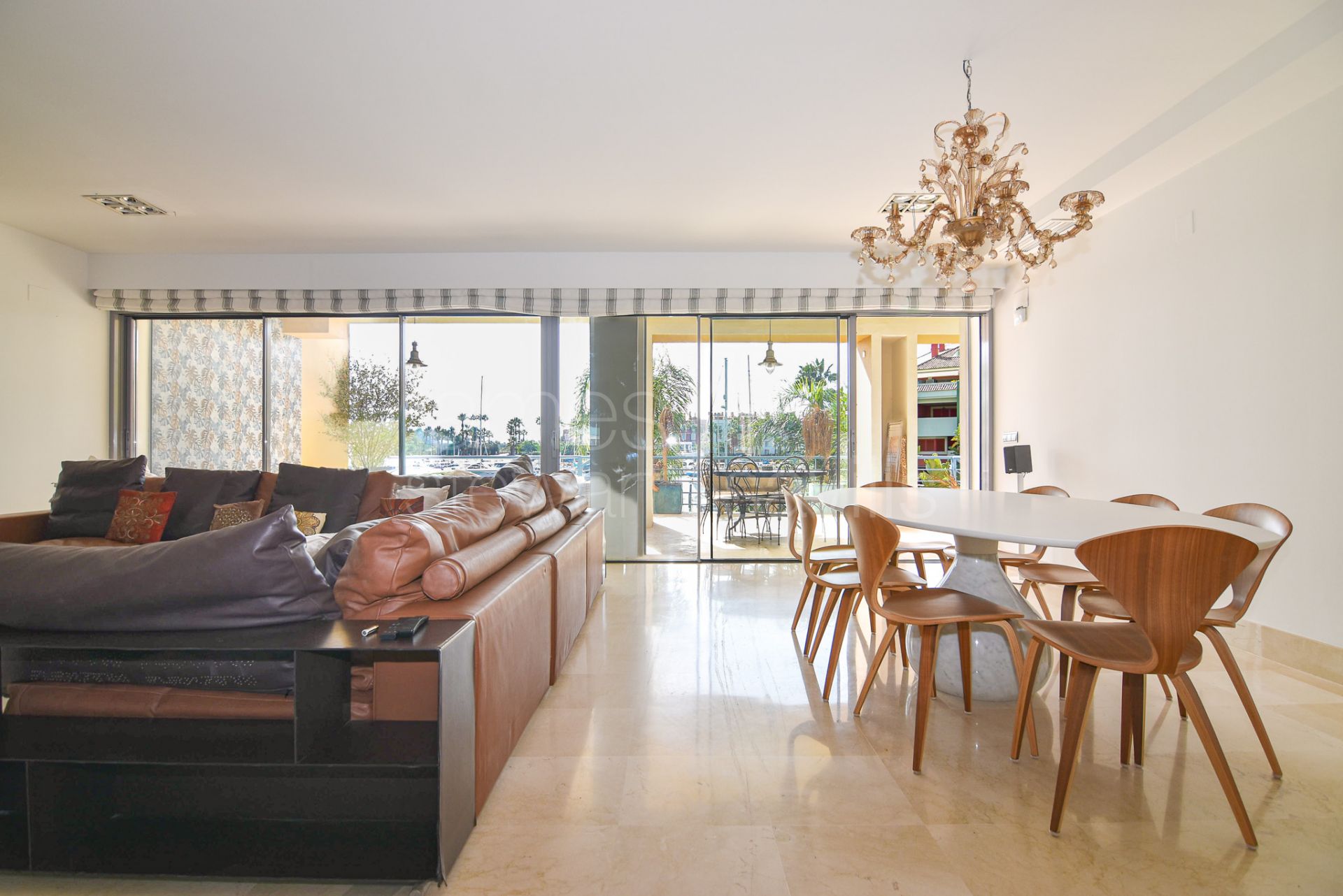 Apartamento amplio y luminoso de 5 dormitorios en La Marina de Sotogrande