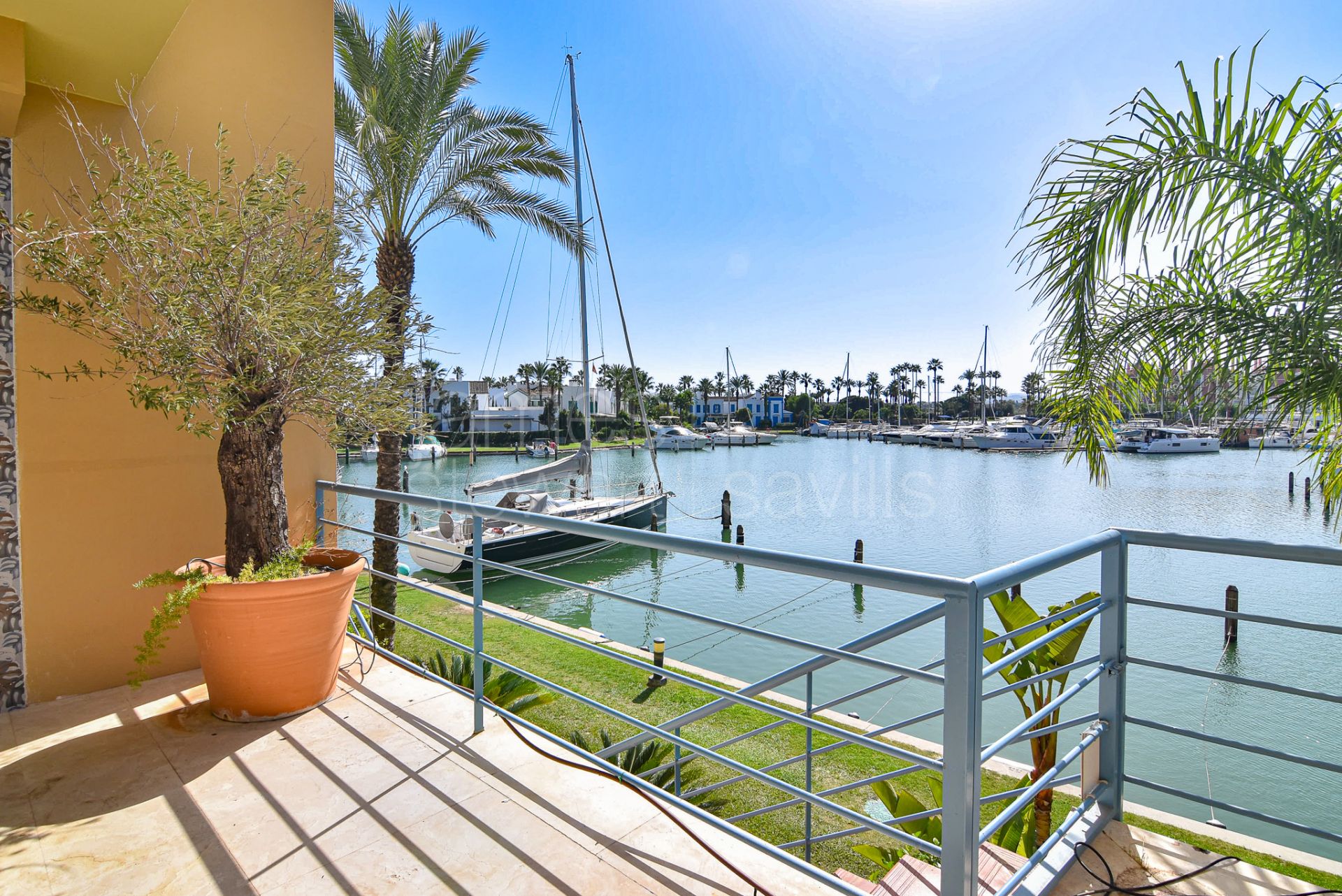 Apartamento amplio y luminoso de 5 dormitorios en La Marina de Sotogrande