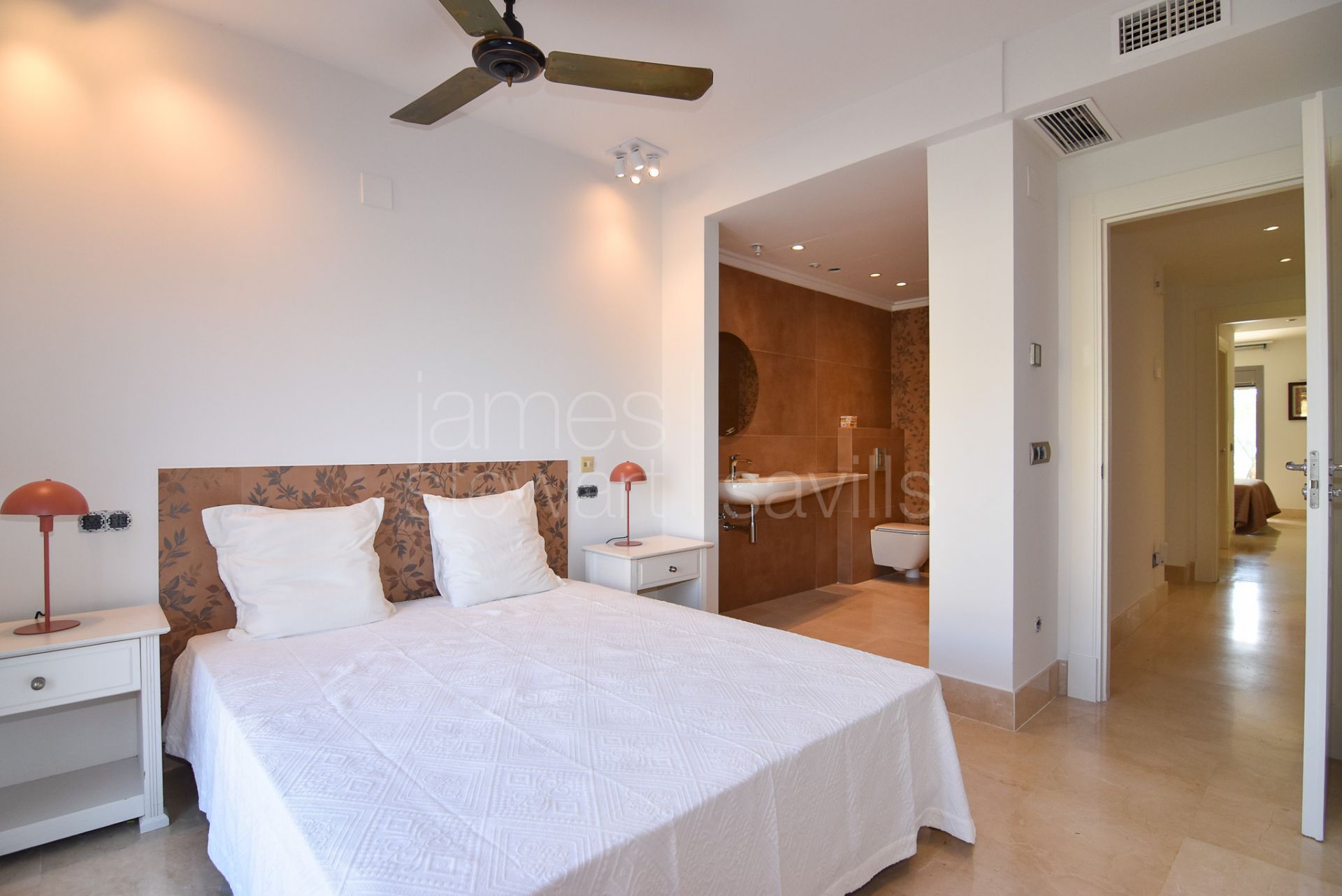 Apartamento amplio y luminoso de 5 dormitorios en La Marina de Sotogrande