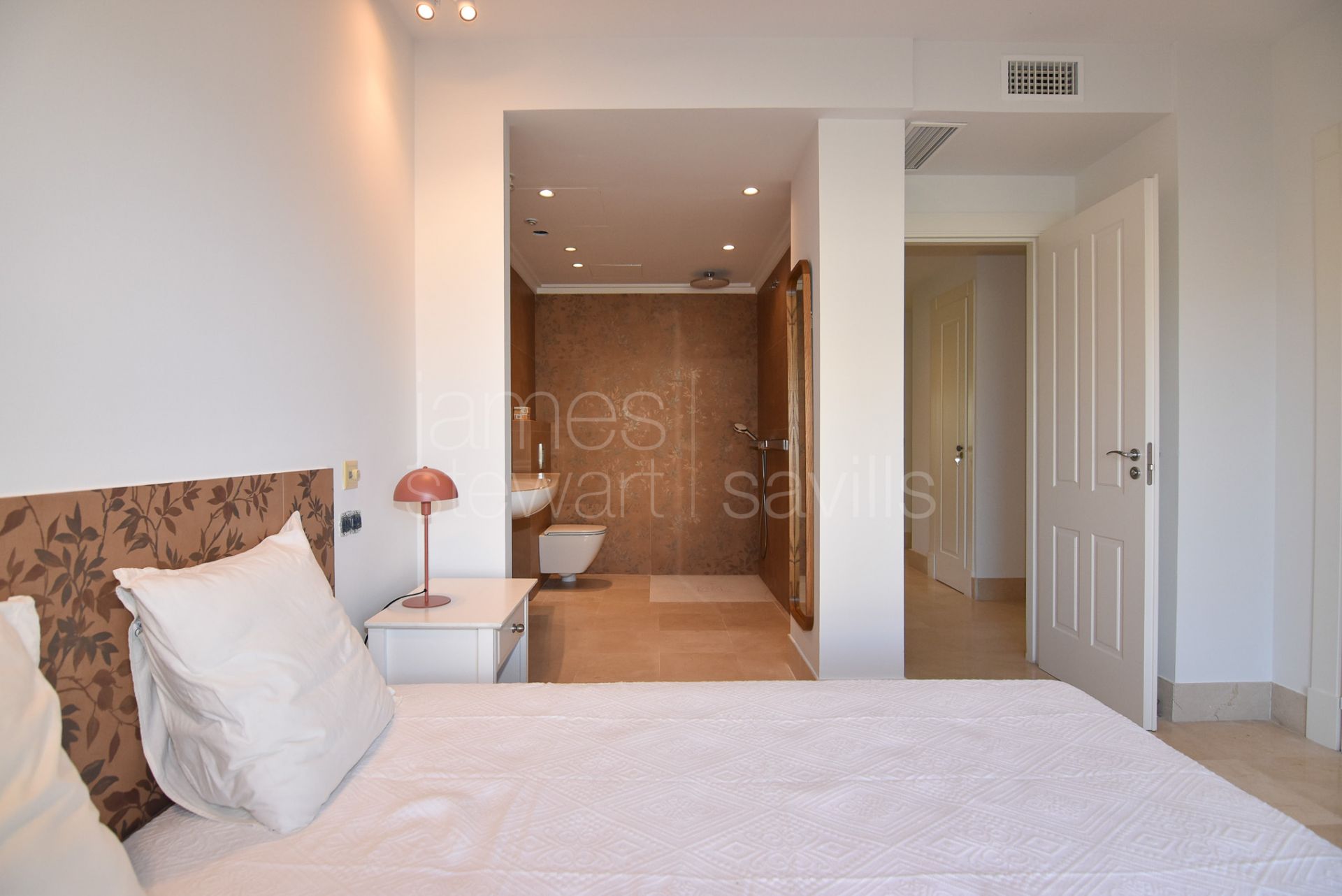 Apartamento amplio y luminoso de 5 dormitorios en La Marina de Sotogrande