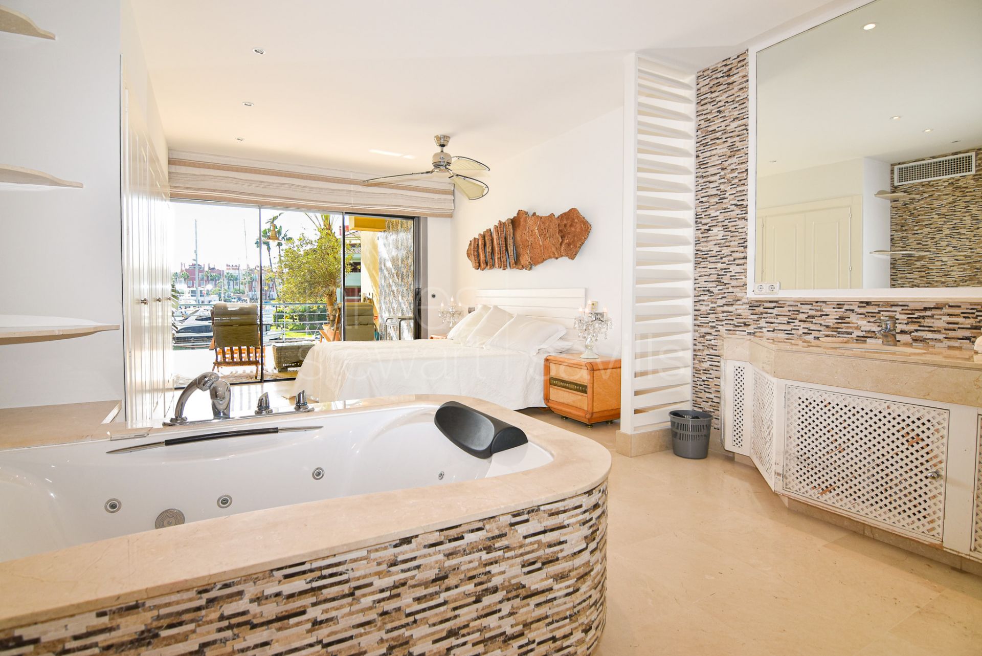 Apartamento amplio y luminoso de 5 dormitorios en La Marina de Sotogrande