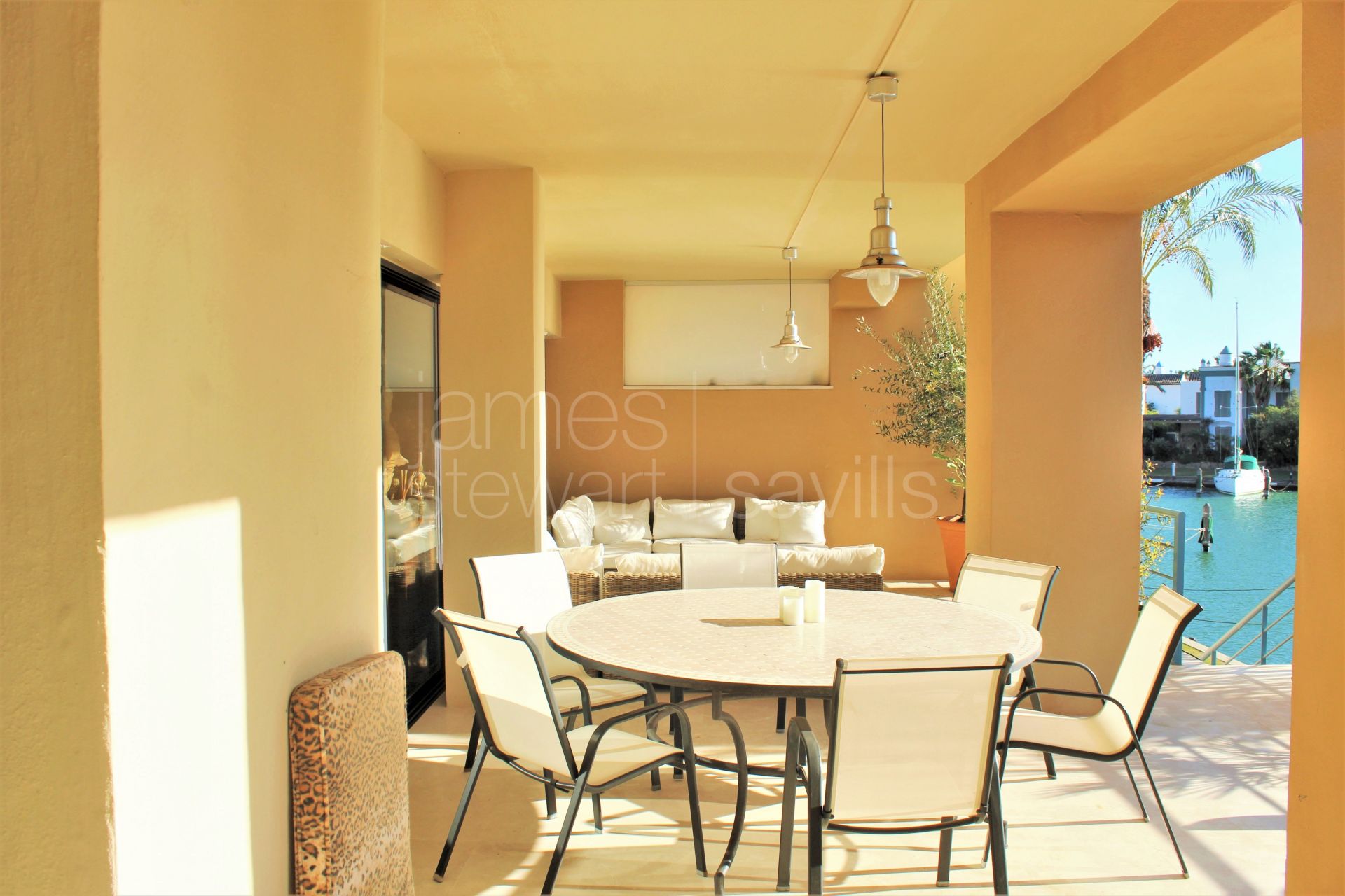 Apartamento amplio y luminoso de 5 dormitorios en La Marina de Sotogrande