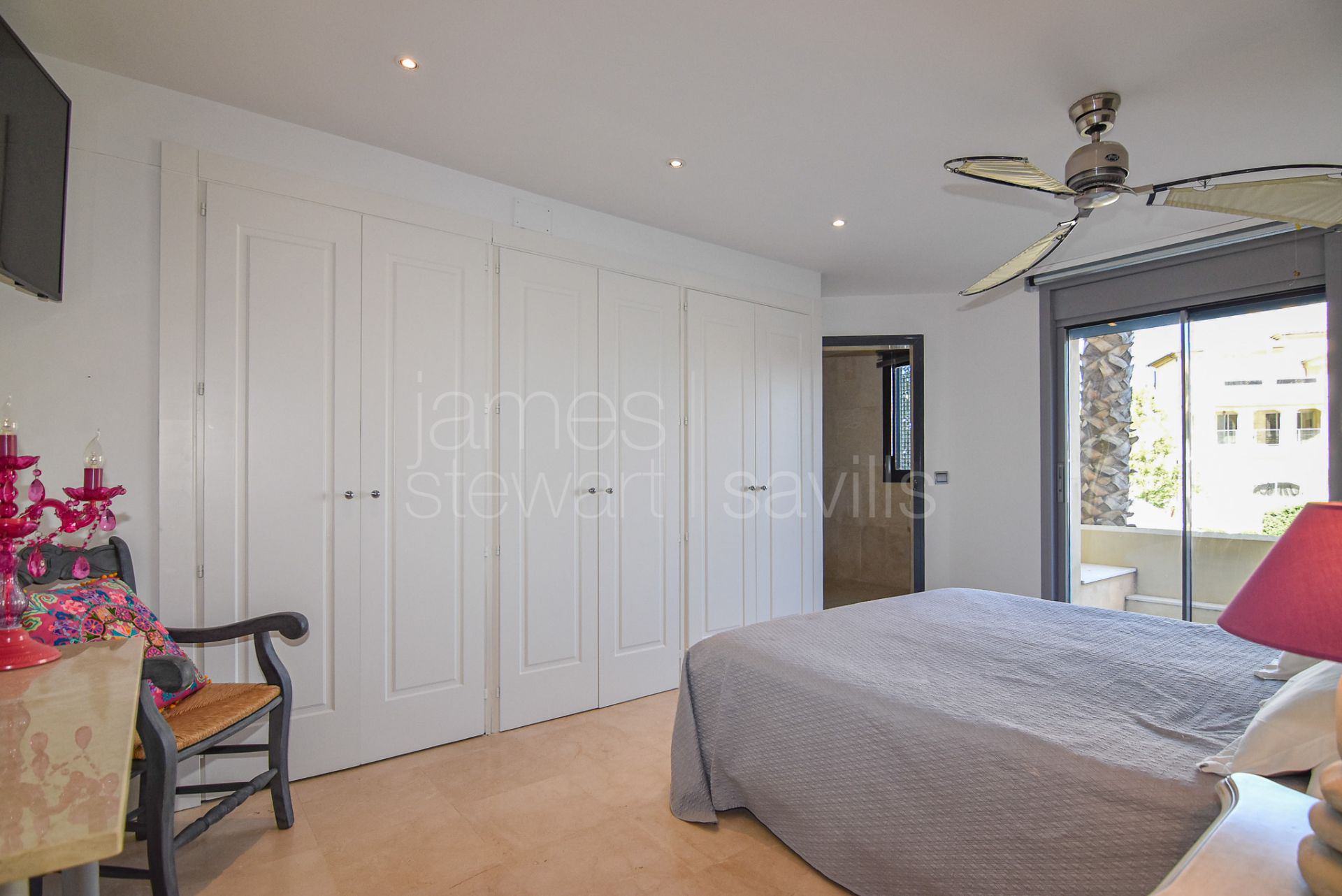 Apartamento amplio y luminoso de 5 dormitorios en La Marina de Sotogrande