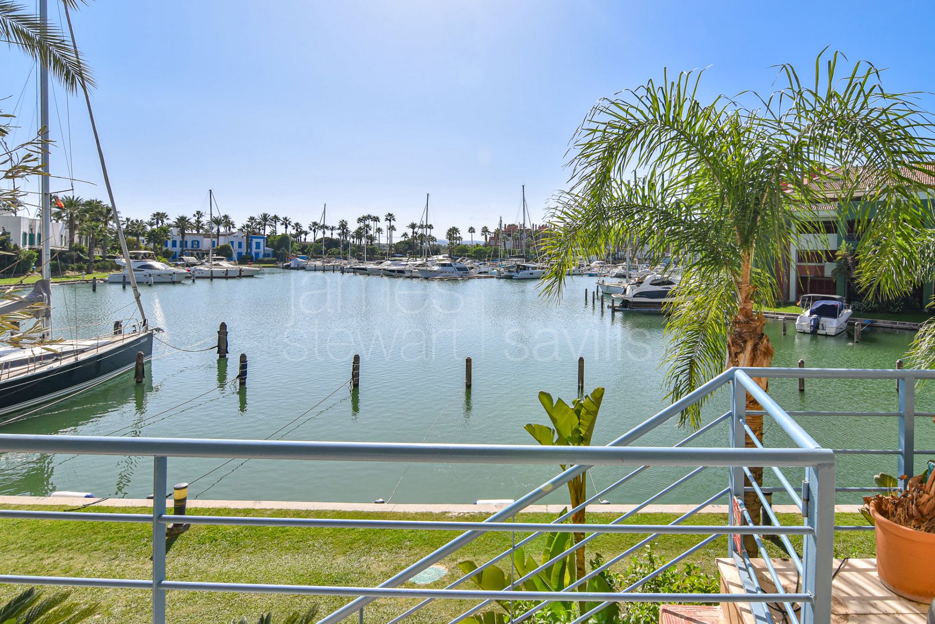 Apartamento amplio y luminoso de 5 dormitorios en La Marina de Sotogrande
