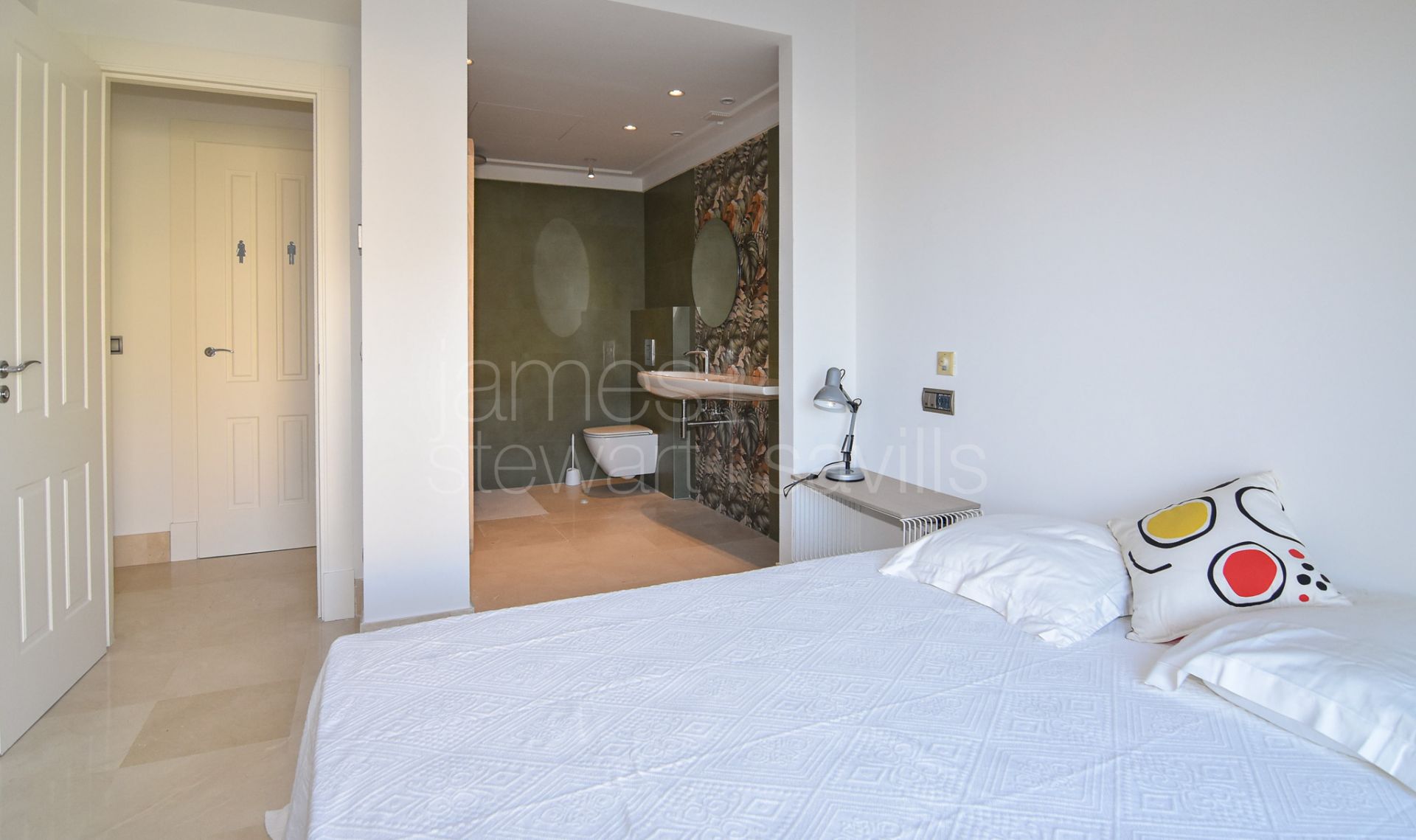 Apartamento amplio y luminoso de 5 dormitorios en La Marina de Sotogrande