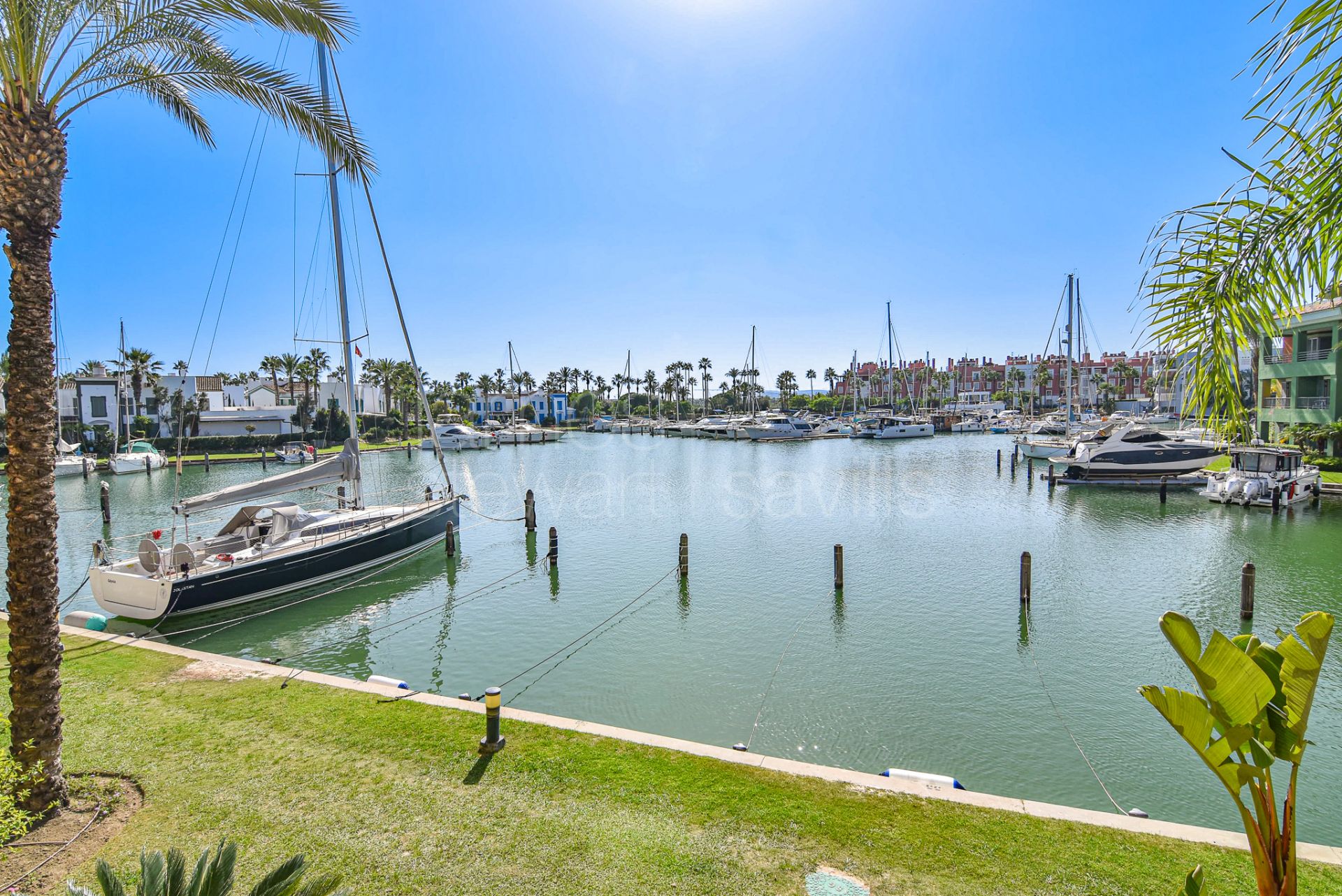 Unique 5 bedroom apartment in La Marina de Sotogrande on the water canals