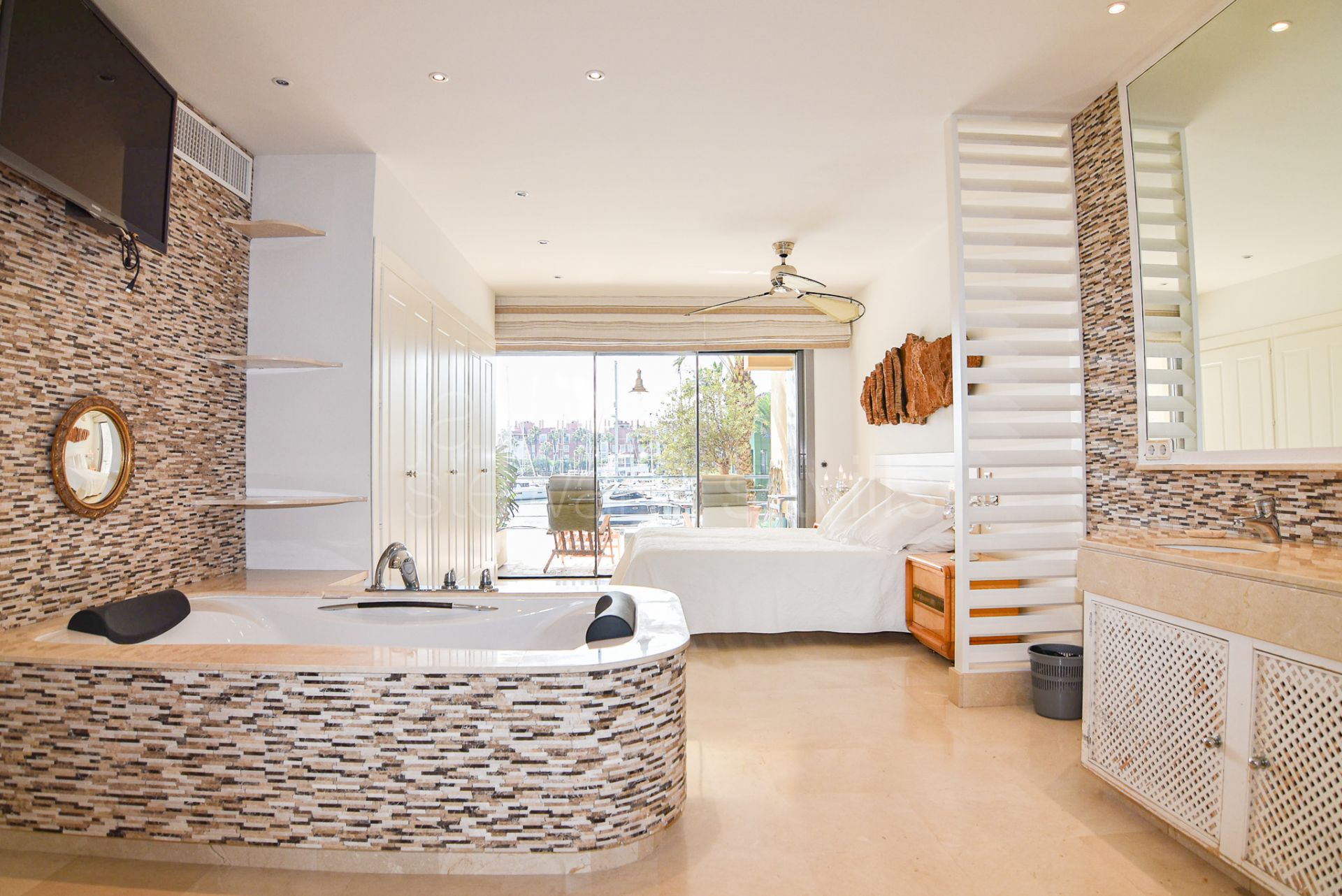 Apartamento amplio y luminoso de 5 dormitorios en La Marina de Sotogrande