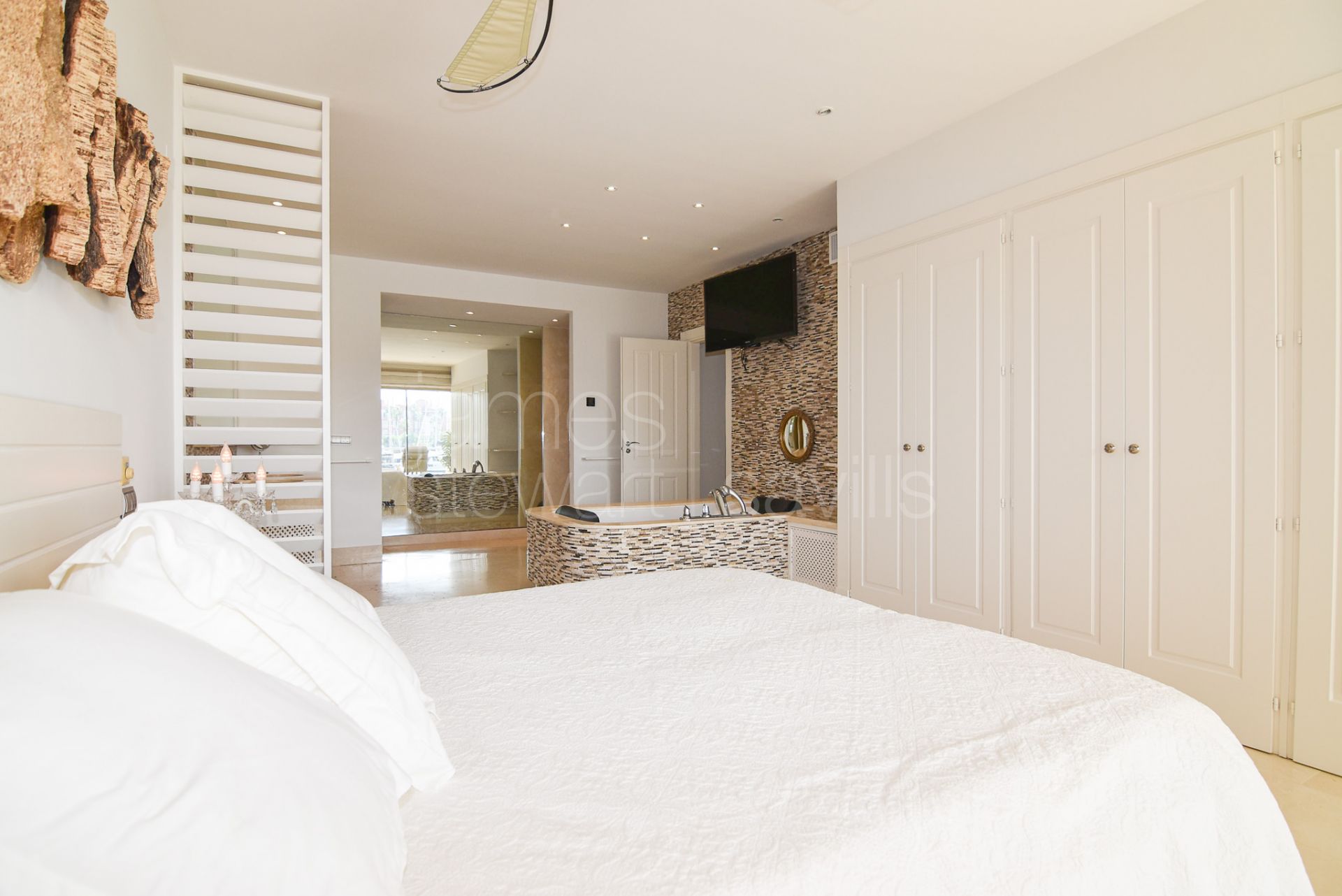 Apartamento amplio y luminoso de 5 dormitorios en La Marina de Sotogrande
