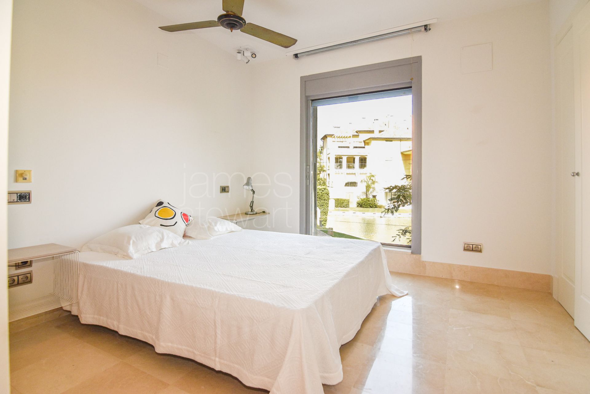 Apartamento amplio y luminoso de 5 dormitorios en La Marina de Sotogrande