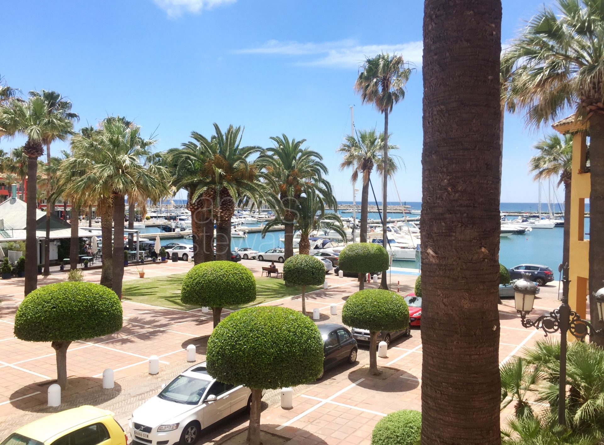 Bright and spacious 3 bedroom apartment with port and sea views