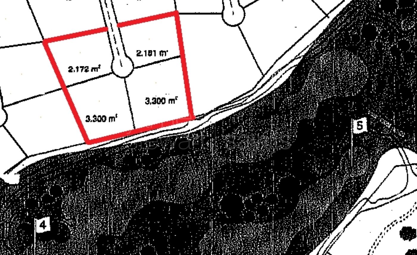 Four end of cul-de-sac plots frontline to Real Valderrama golf course