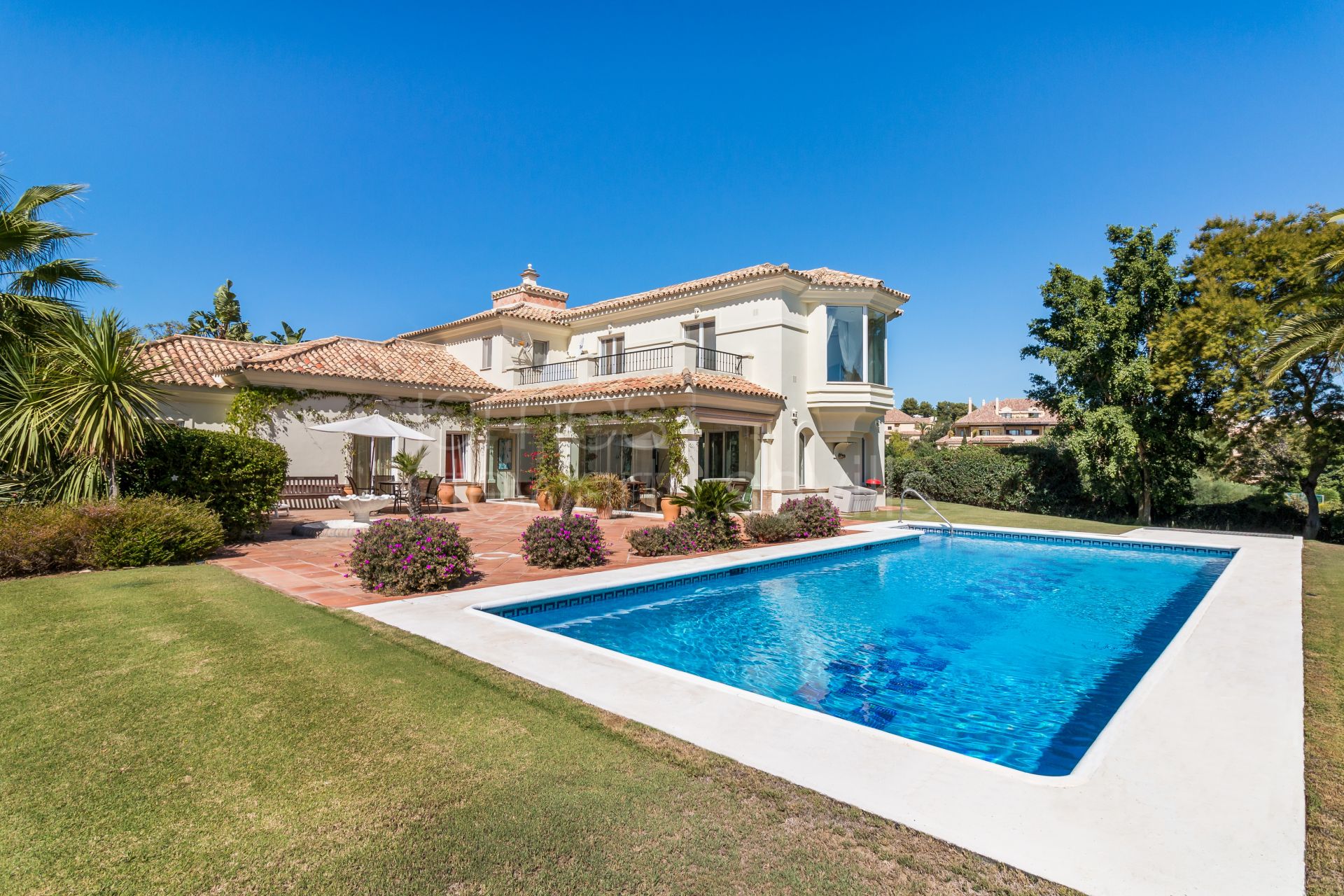 Great family home on an elevated plot in the F zone of Sotogrande Alto