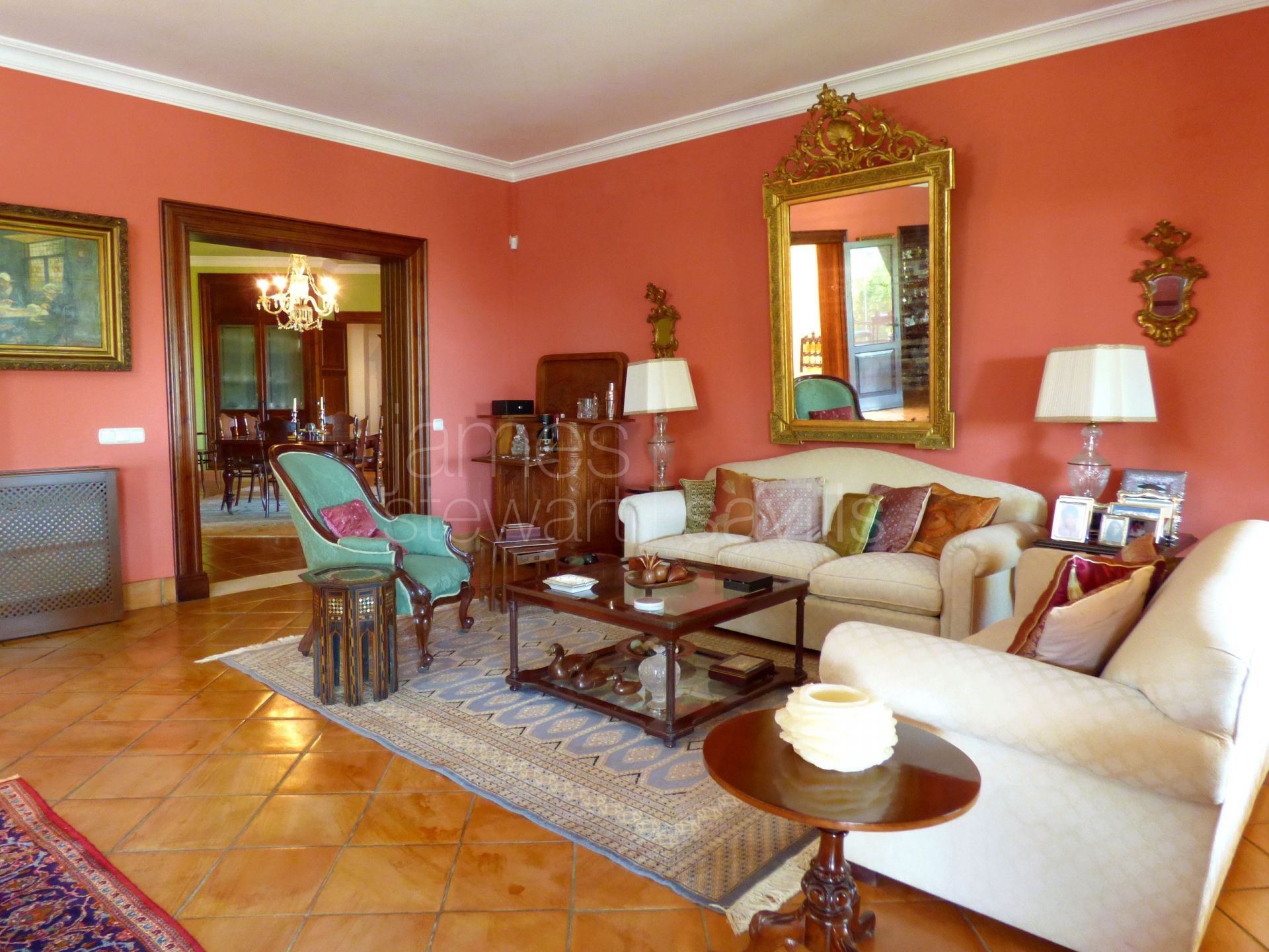 Extremely high quality house, private with sweeping open views of La Reserva