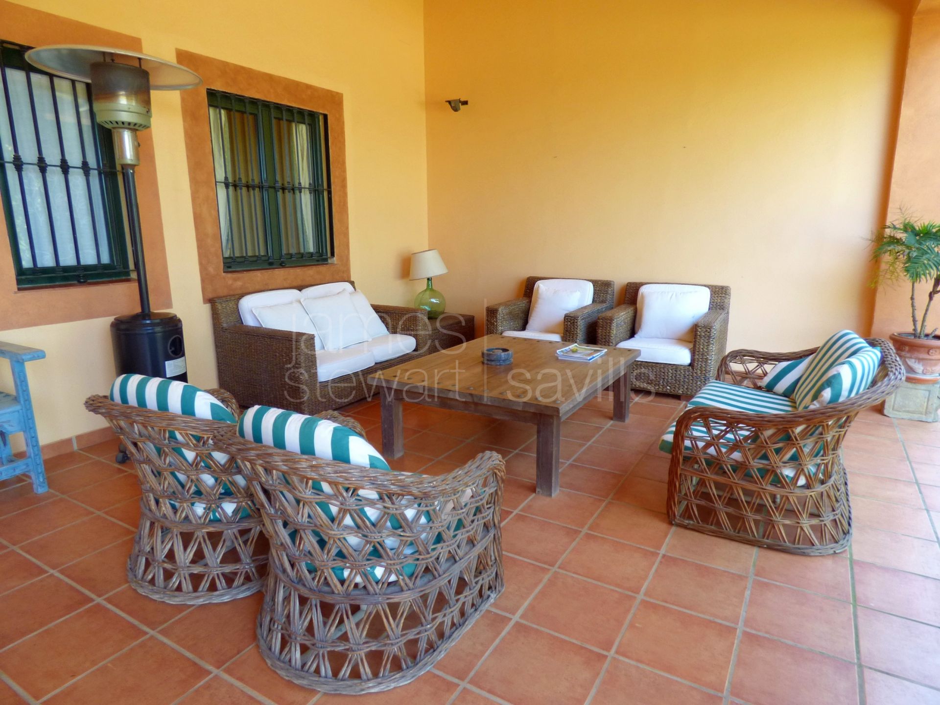 Excelente villa de altísima calidad con vistas panorámicas pero a la vez mucha privacidad