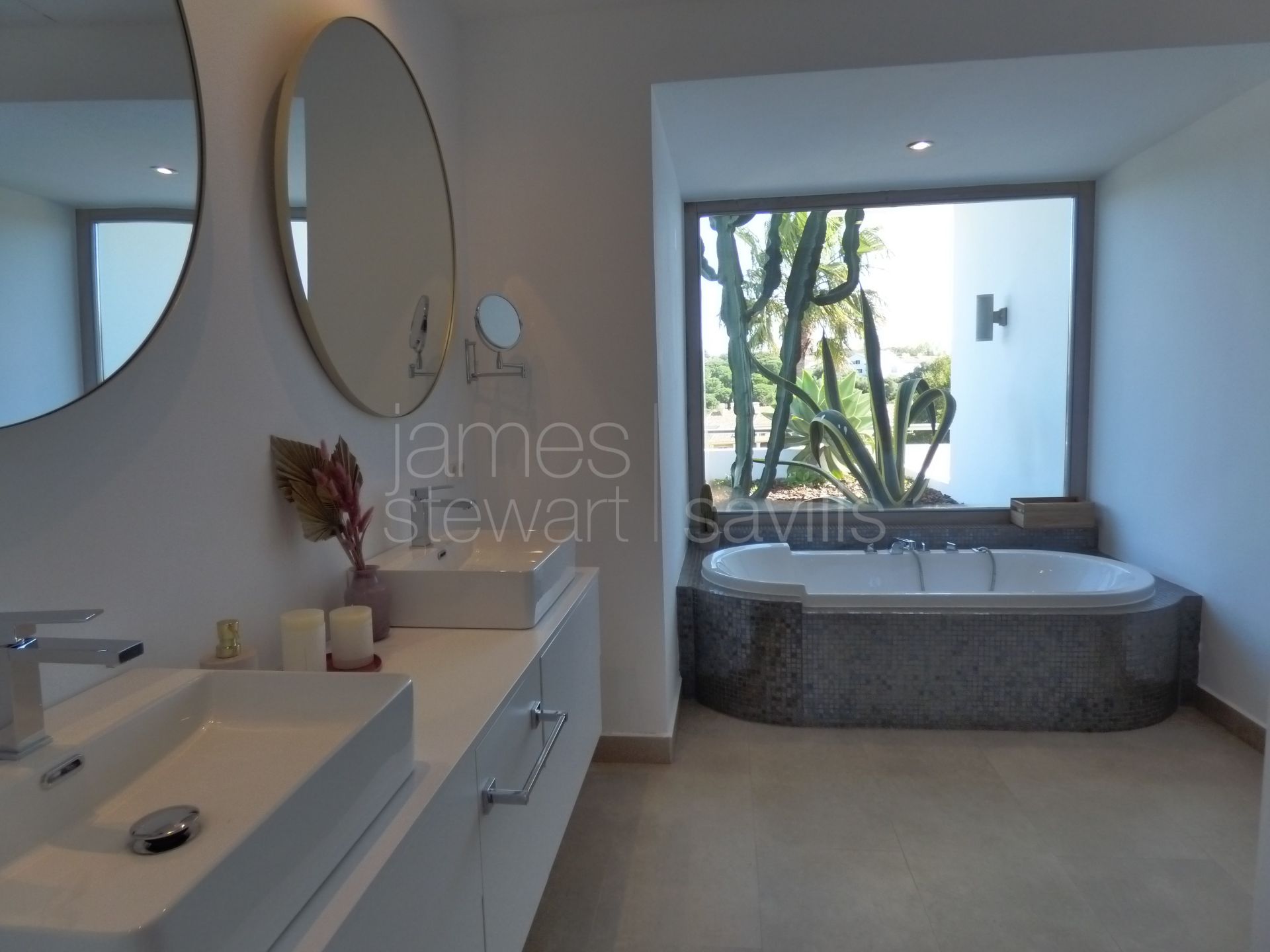 Villa de estilo contemporáneo y muy espaciosa - ideal para una gran familia.