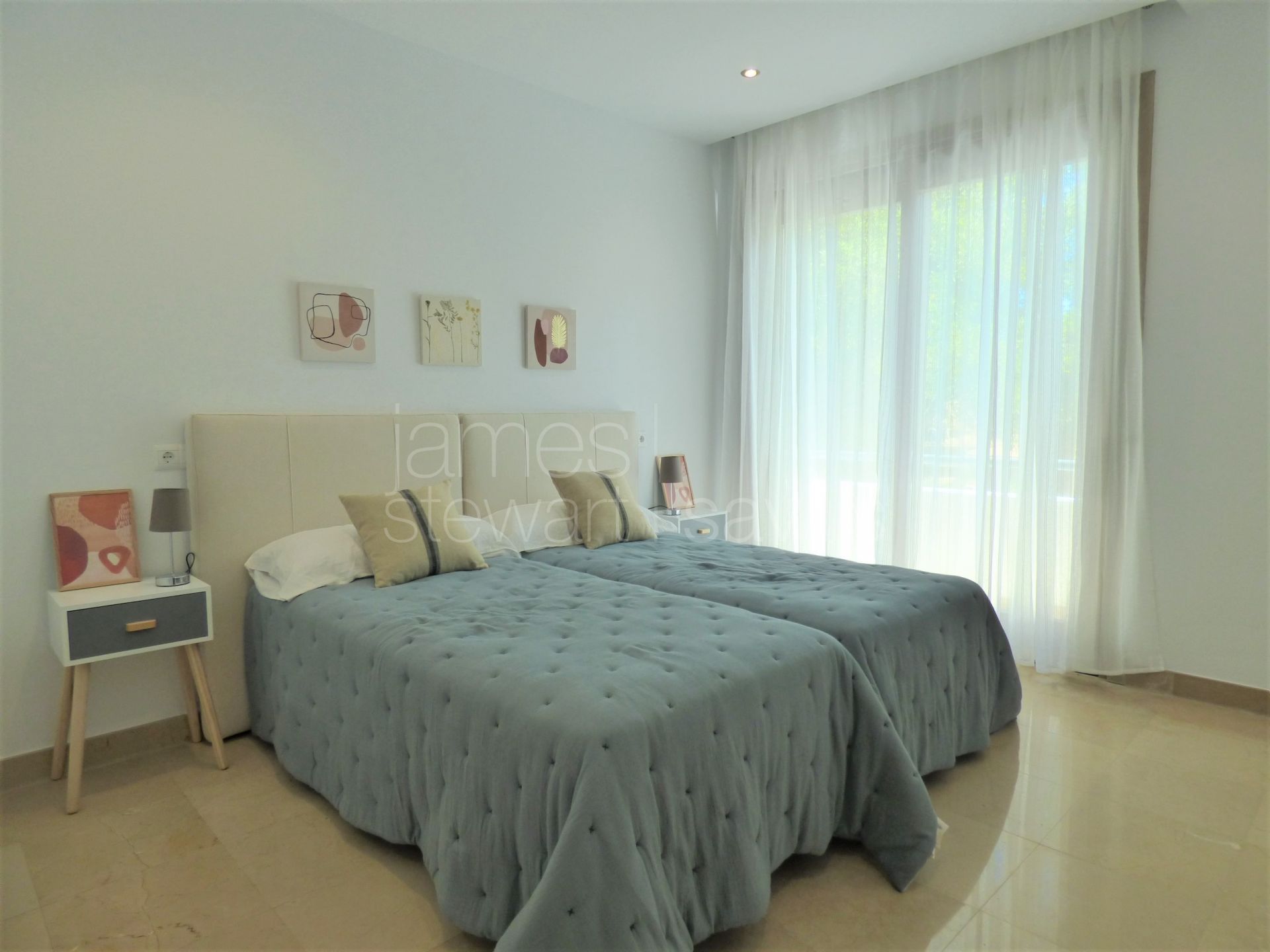 Villa de estilo contemporáneo y muy espaciosa - ideal para una gran familia.