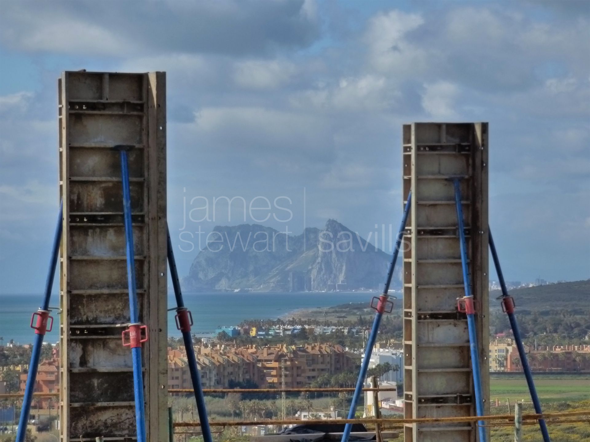 Estructura y proyecto en venta con vistas al mar en Torreguadiaro