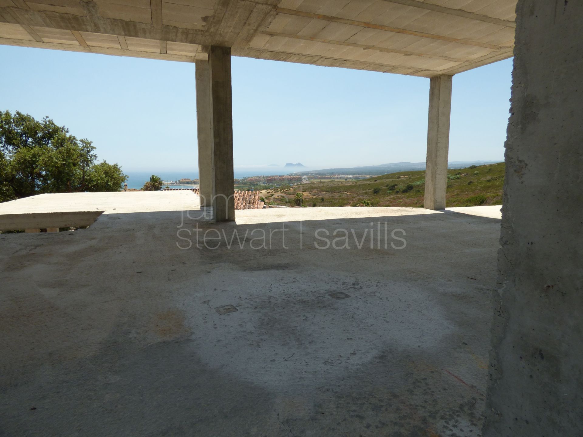 Villa structure on a double plot with port and sea views in Torreguadiaro