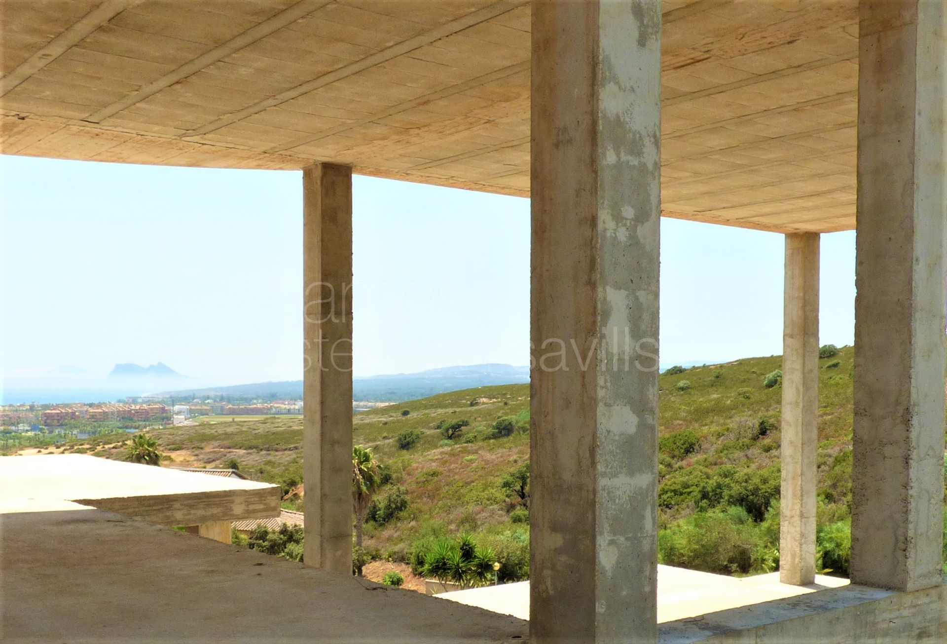 Villa structure on a double plot with port and sea views in Torreguadiaro