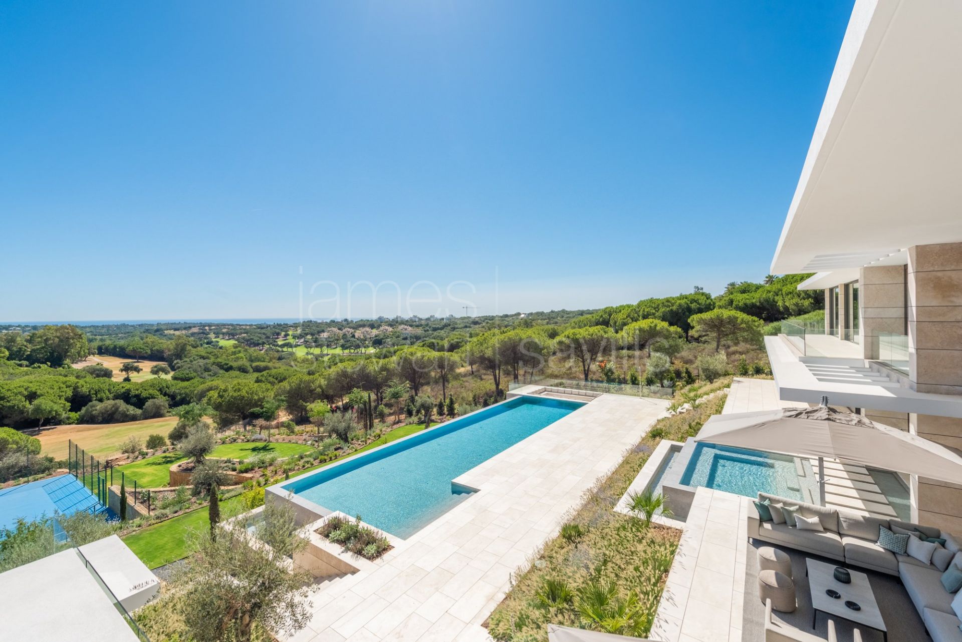WHITE is an absolutely stunning property and one of the truly great houses of Sotogrande.