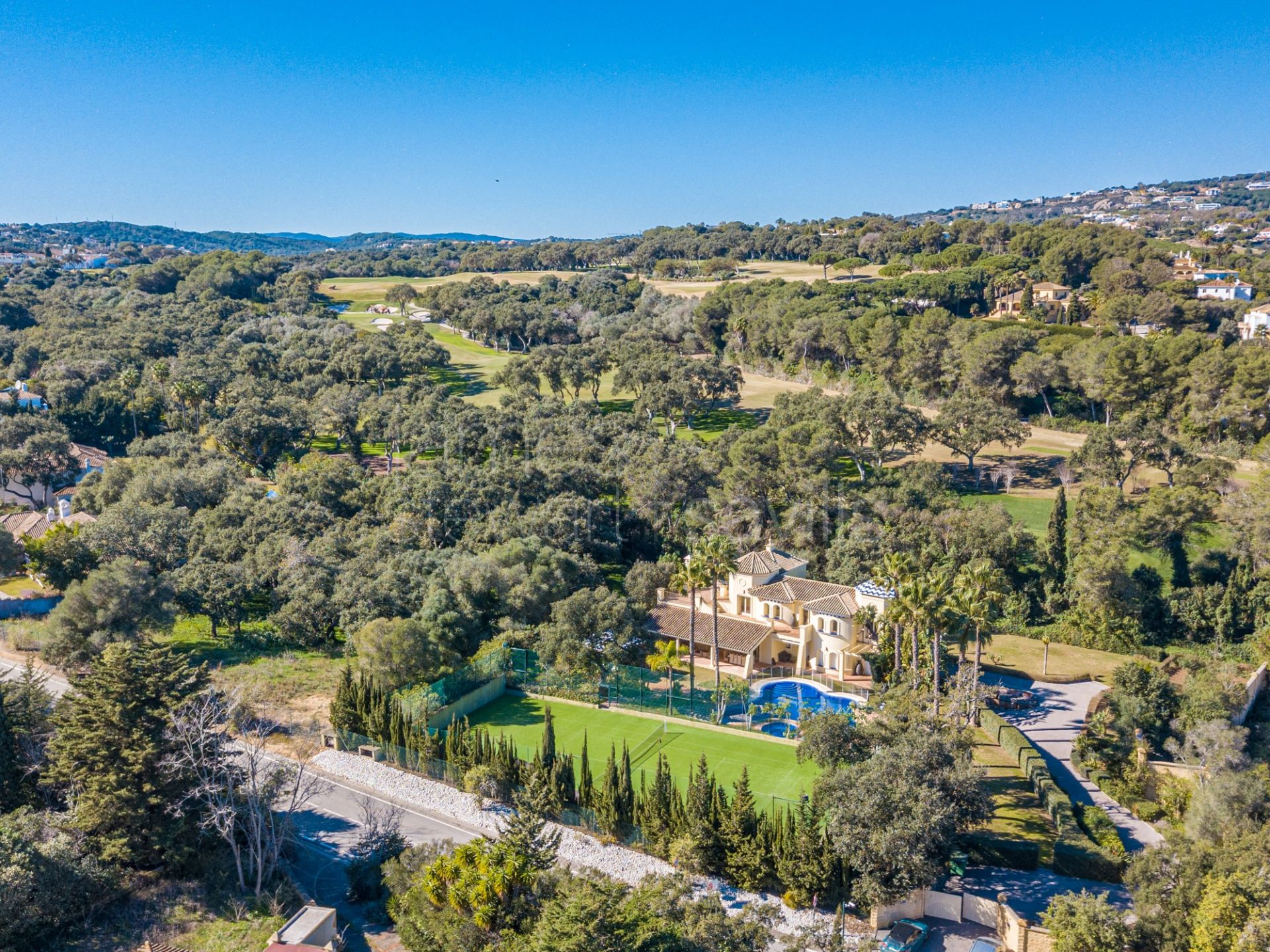 Spacious villa on over 4400m2 plot with tennis court frontline to Real Valderrama golf course