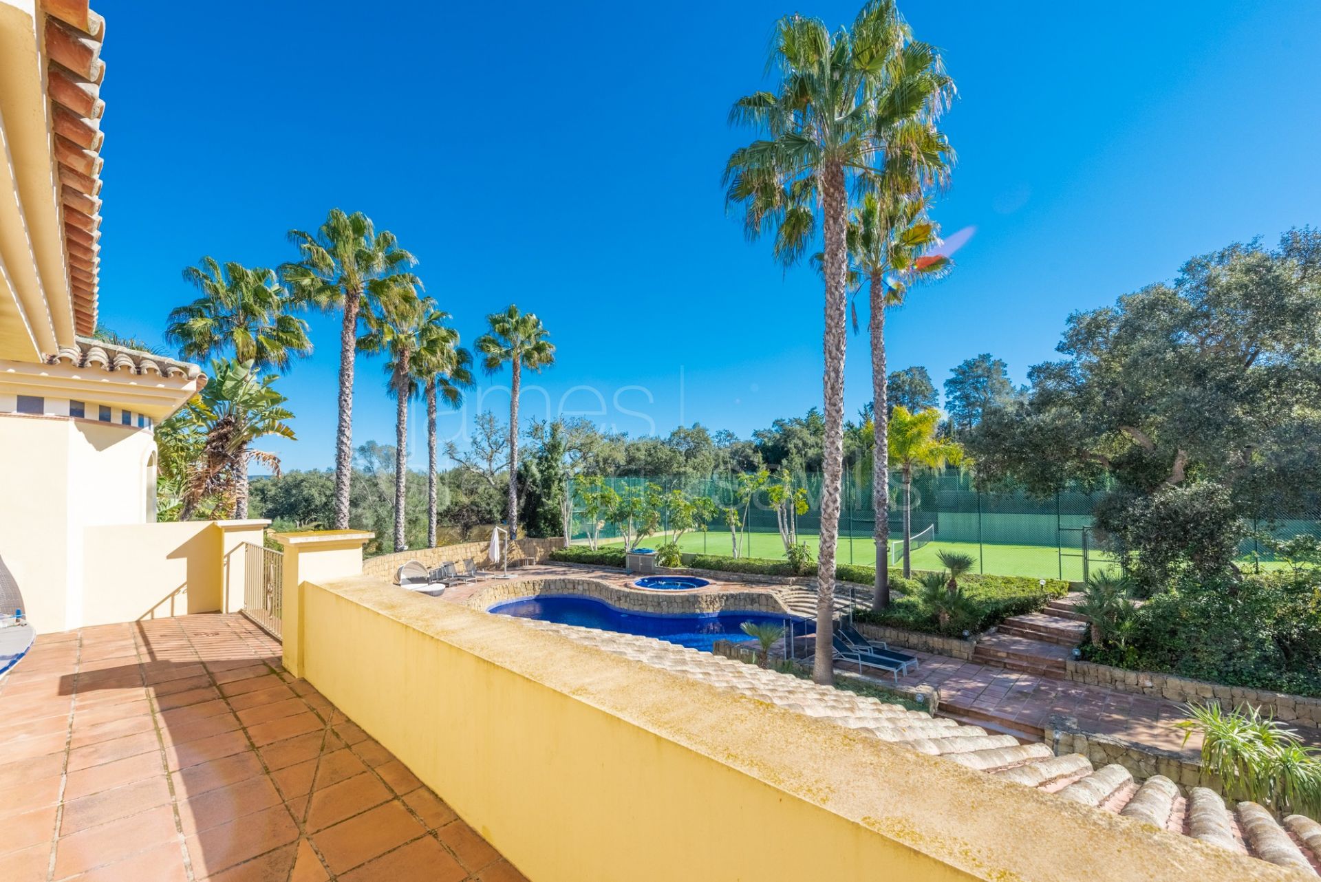 Spacious villa on over 4400m2 plot with tennis court frontline to Real Valderrama golf course