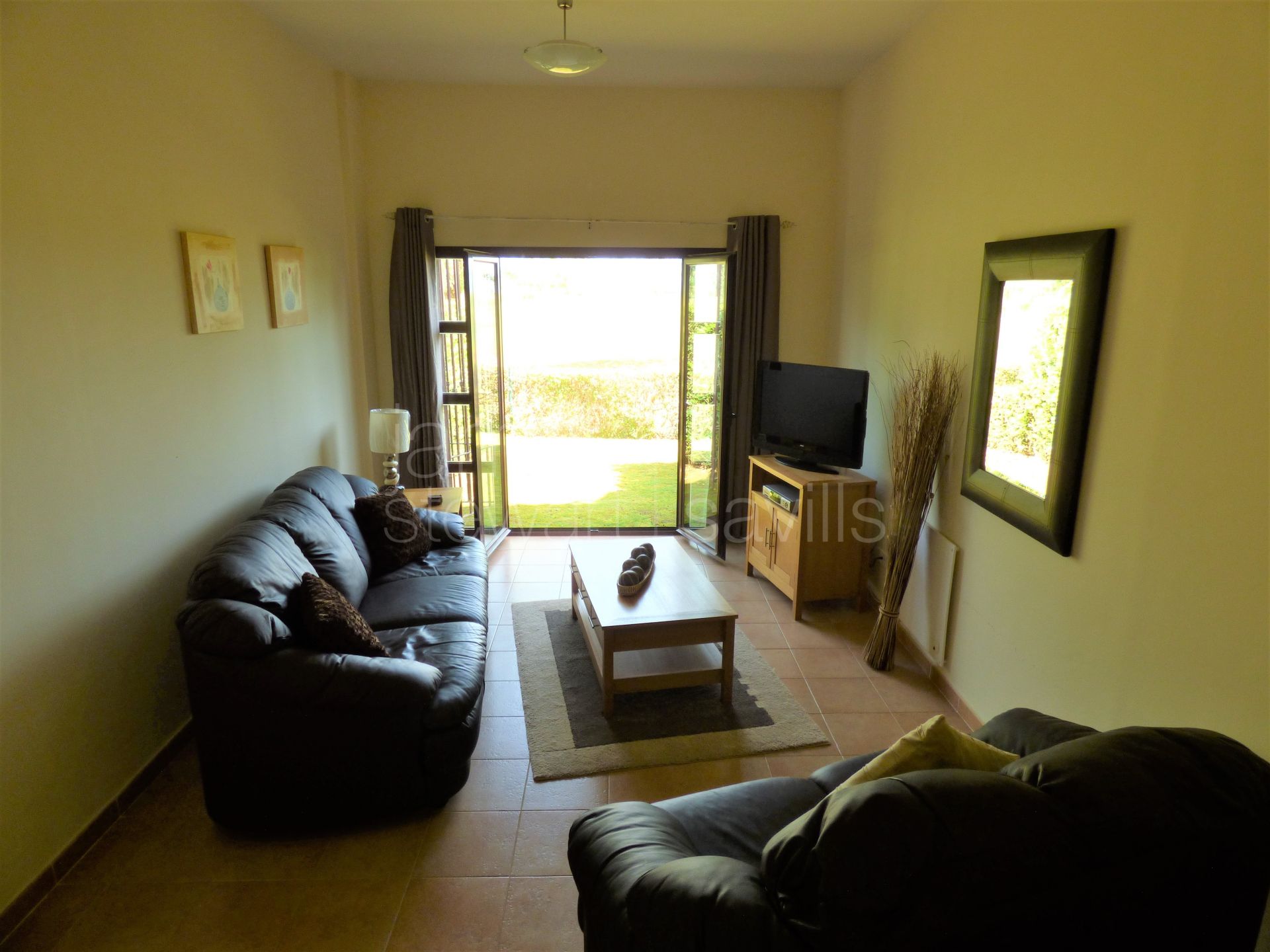 Great two bedroom townhouse frontline golf with sea views in Alcaidesa