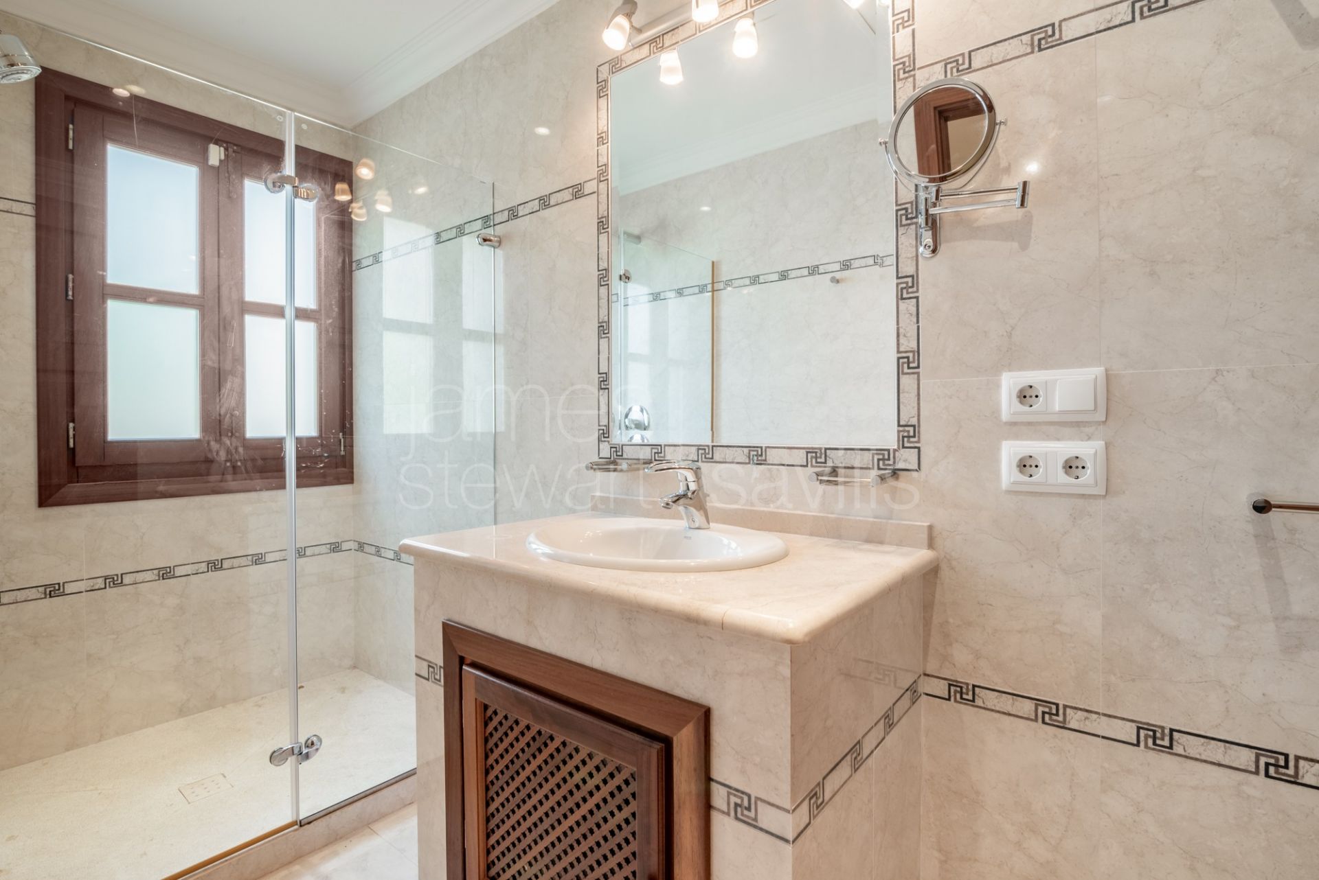 Excellent Andaluz style villa frontline to San Roque Golf old Course