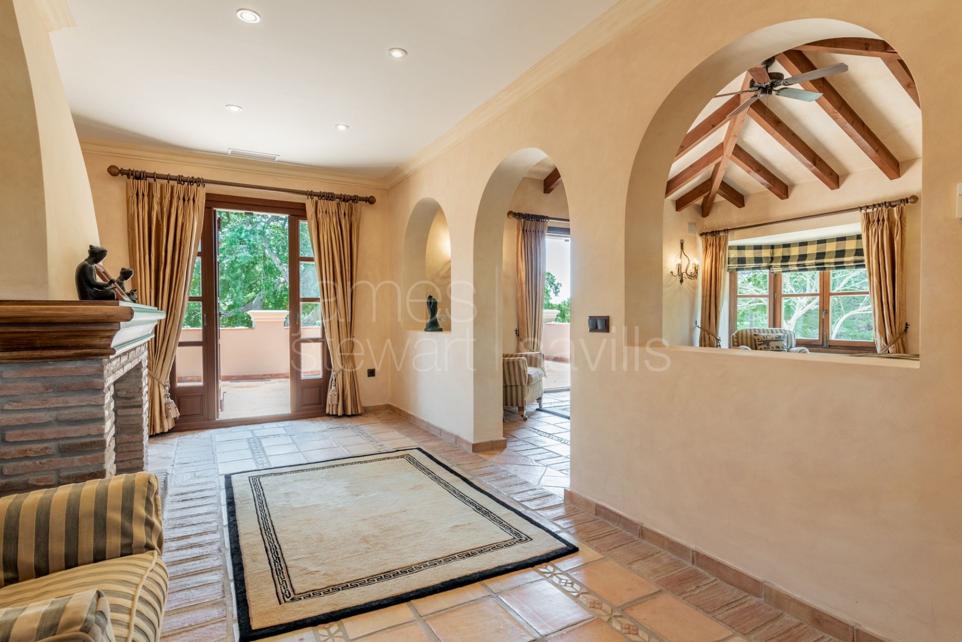 Excellent Andaluz style villa frontline to San Roque Golf old Course