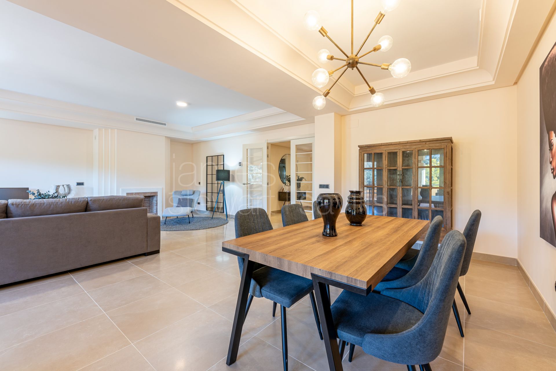 Amplios apartamentos de 3 dormitorios con vistas a la zona verde desde 468.830 €.