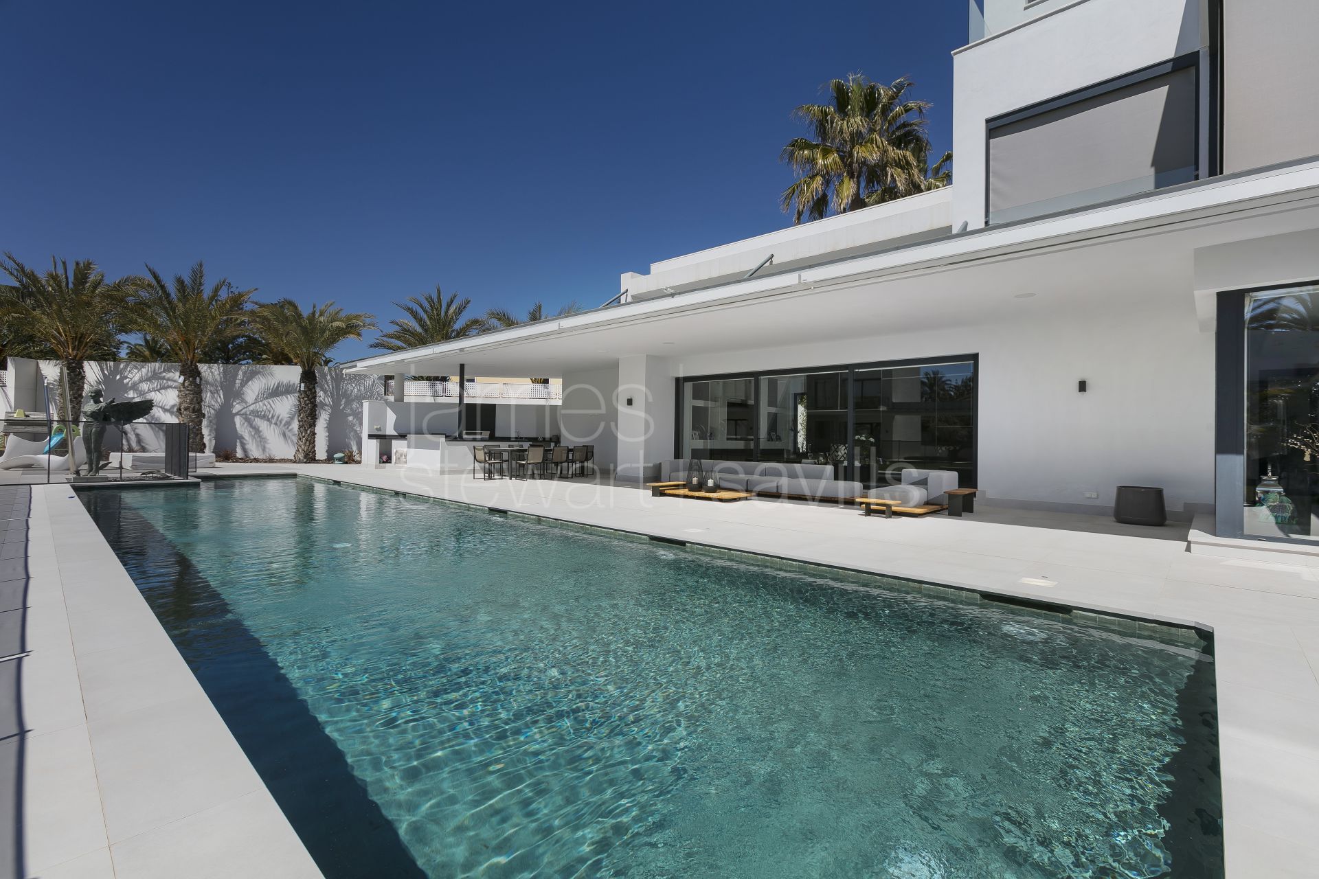 Modern villa with sea views and only minutes walk from the beach