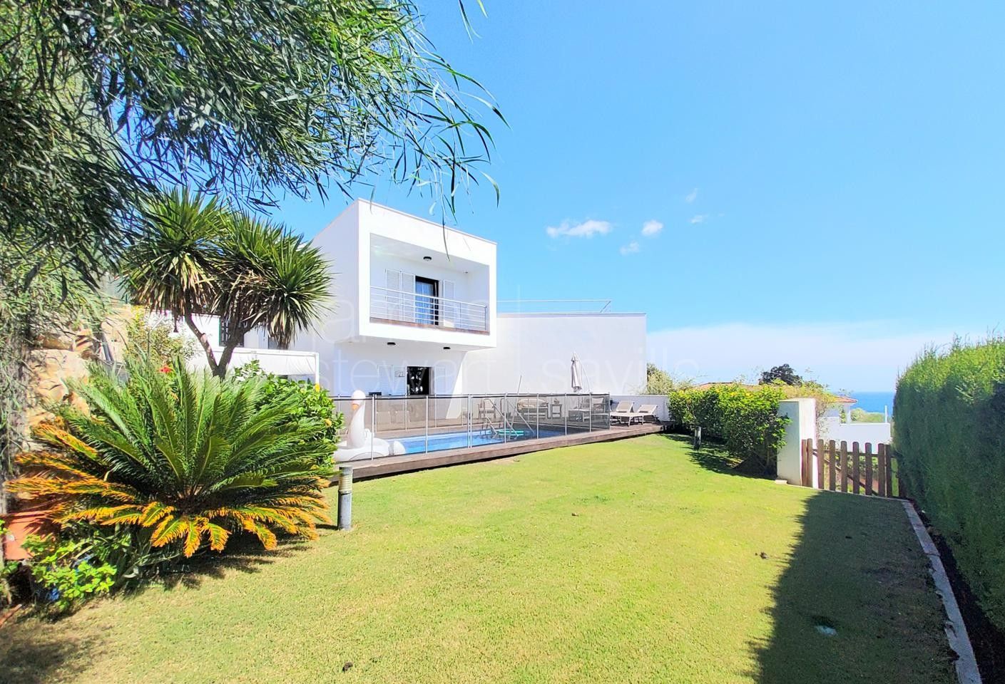 Villa contemporánea en Torreguadiaro con vistas panorámicas del mediterráneo