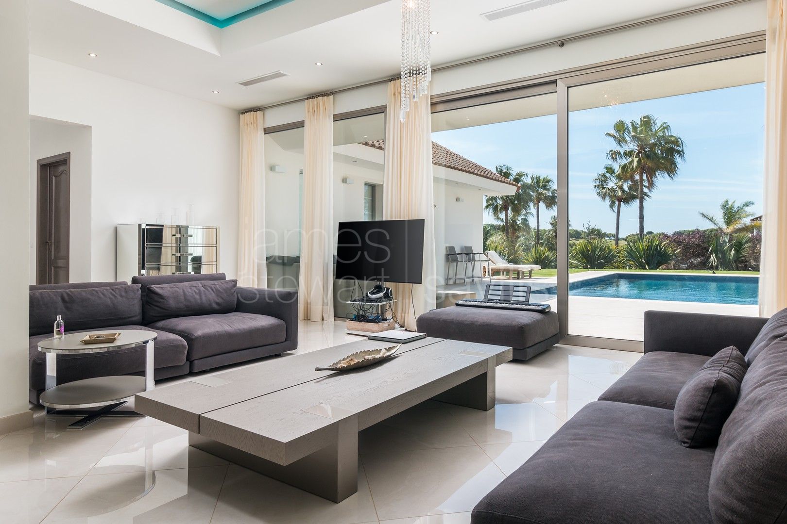 Exceptional home in the sotogrande Alto with 5 bedroom on an elevated plot