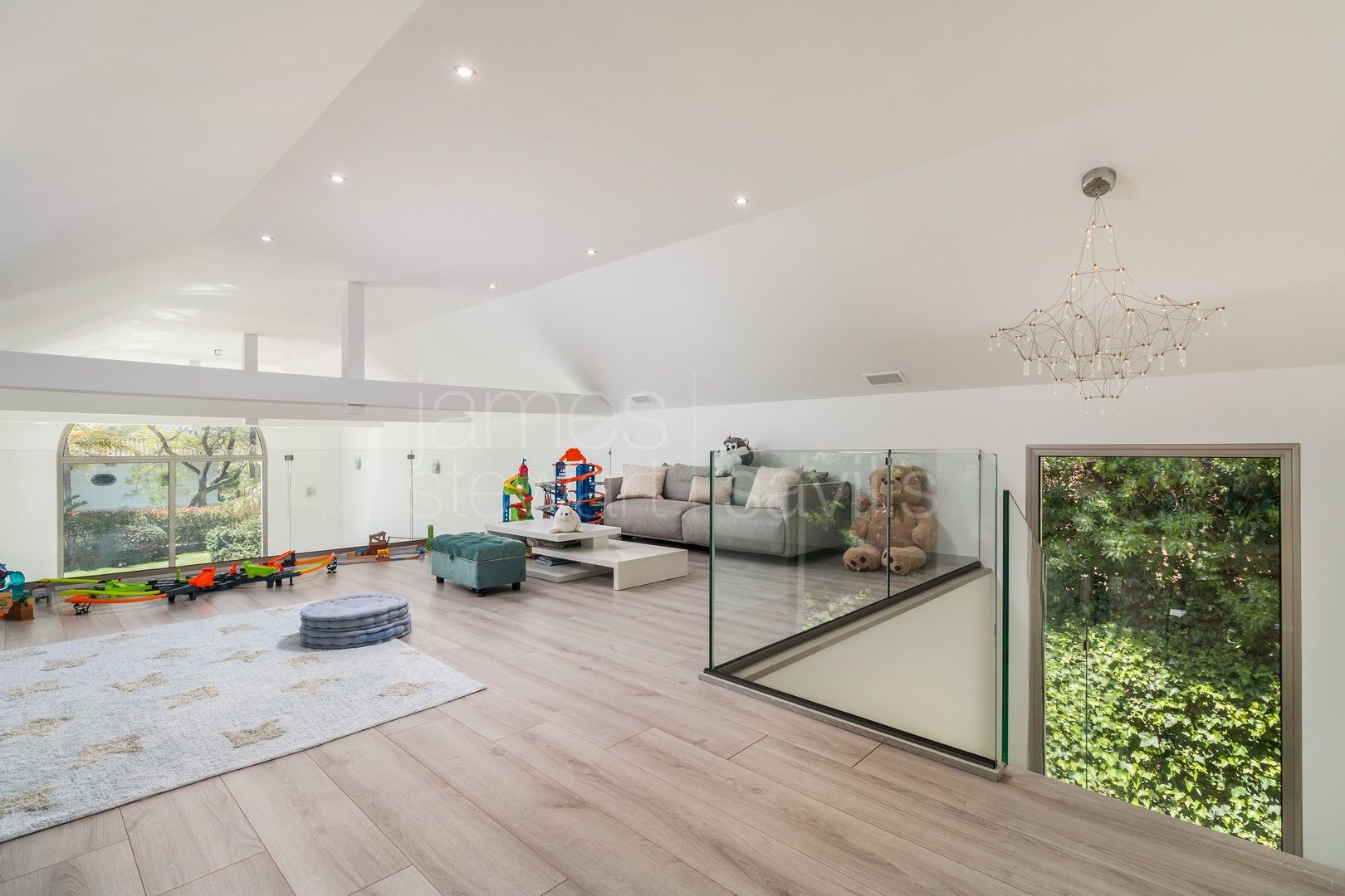 SOTOGRANDE ALTO - Hermosa villa estilo nórdico con madera de la mejor calidad