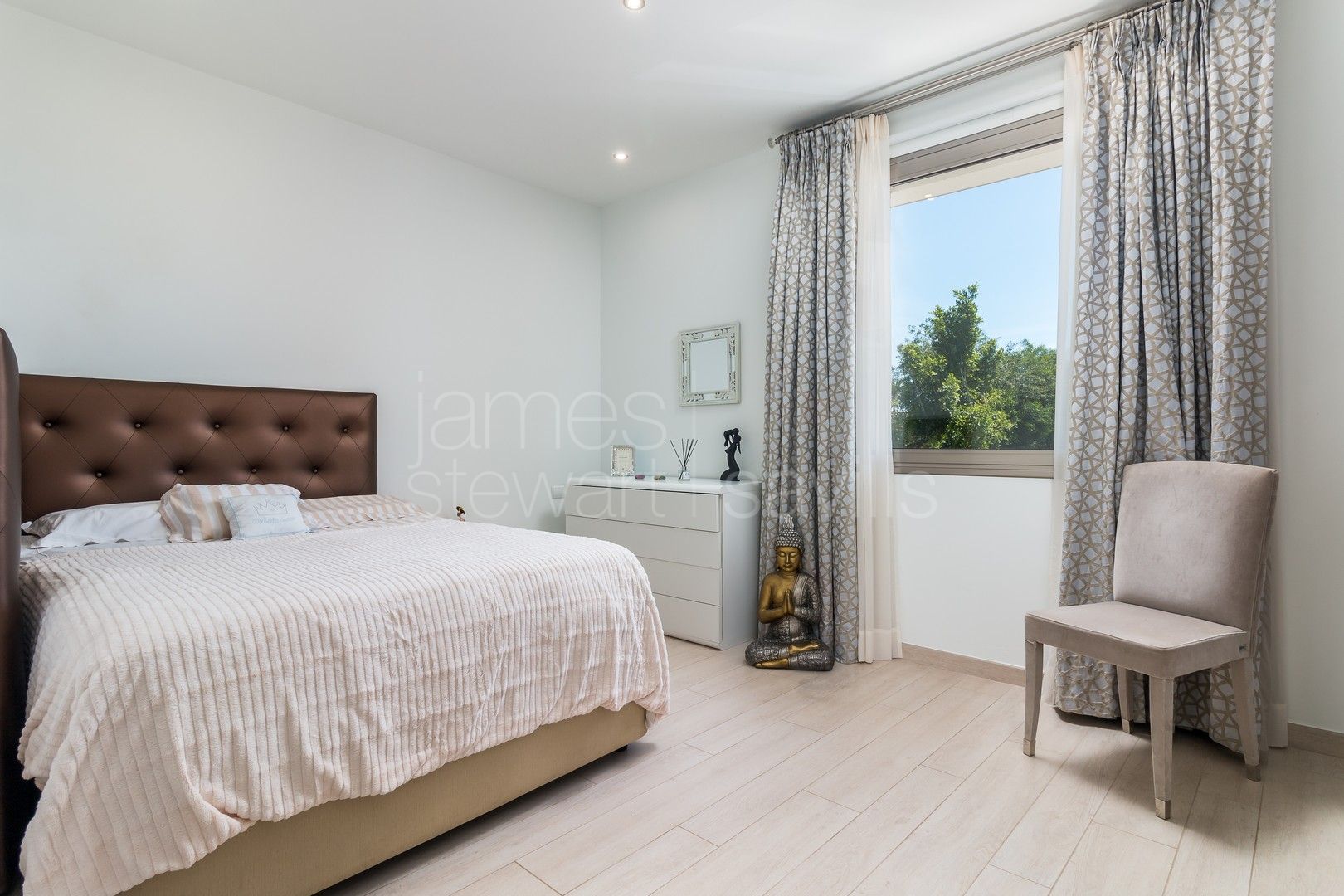 SOTOGRANDE ALTO - Hermosa villa estilo nórdico con madera de la mejor calidad