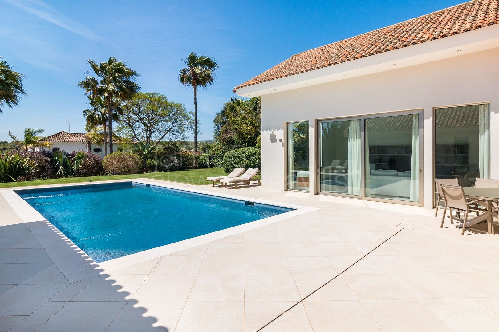 SOTOGRANDE ALTO - Hermosa villa estilo nórdico con madera de la mejor calidad