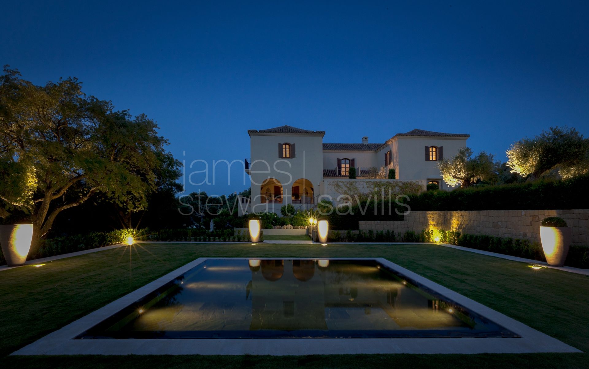 Wonderful Elegant Villa located on two front-line golf plots within the San Roque Club Resort