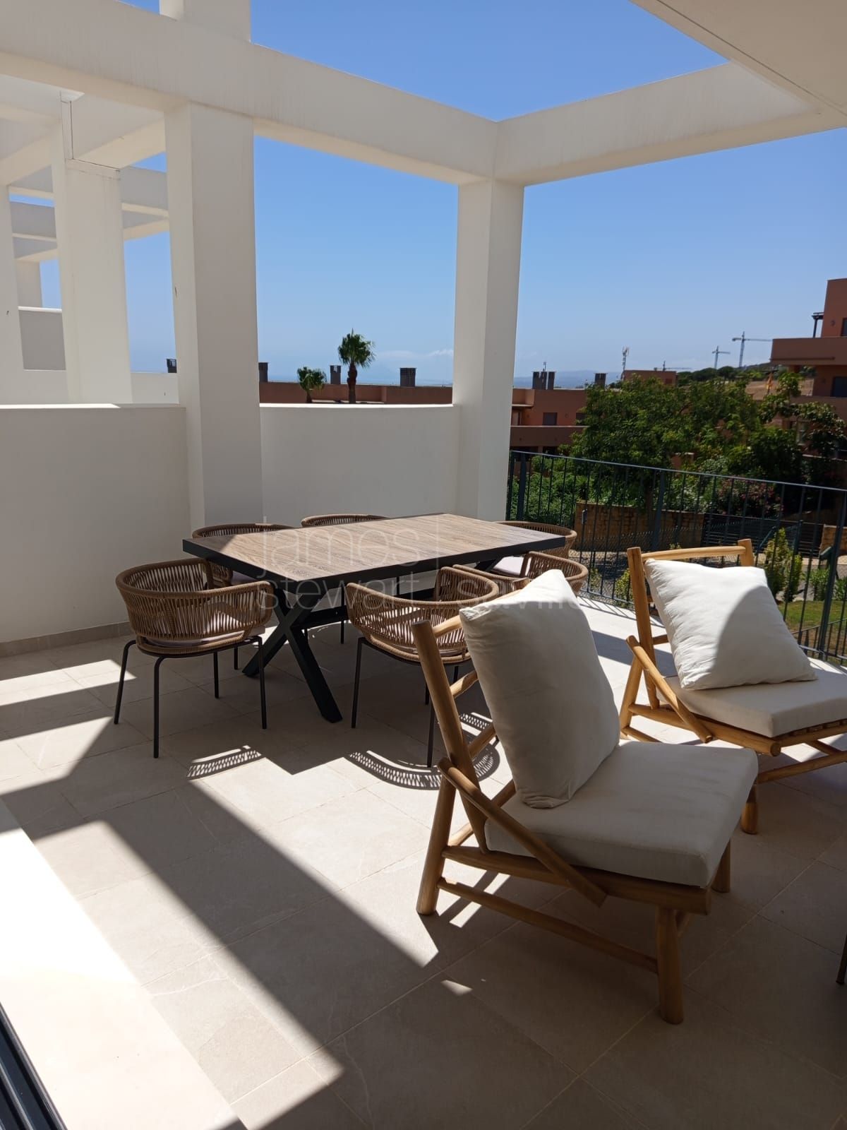 Casas adosadas de nueva construcción en Bahía de las Rocas.