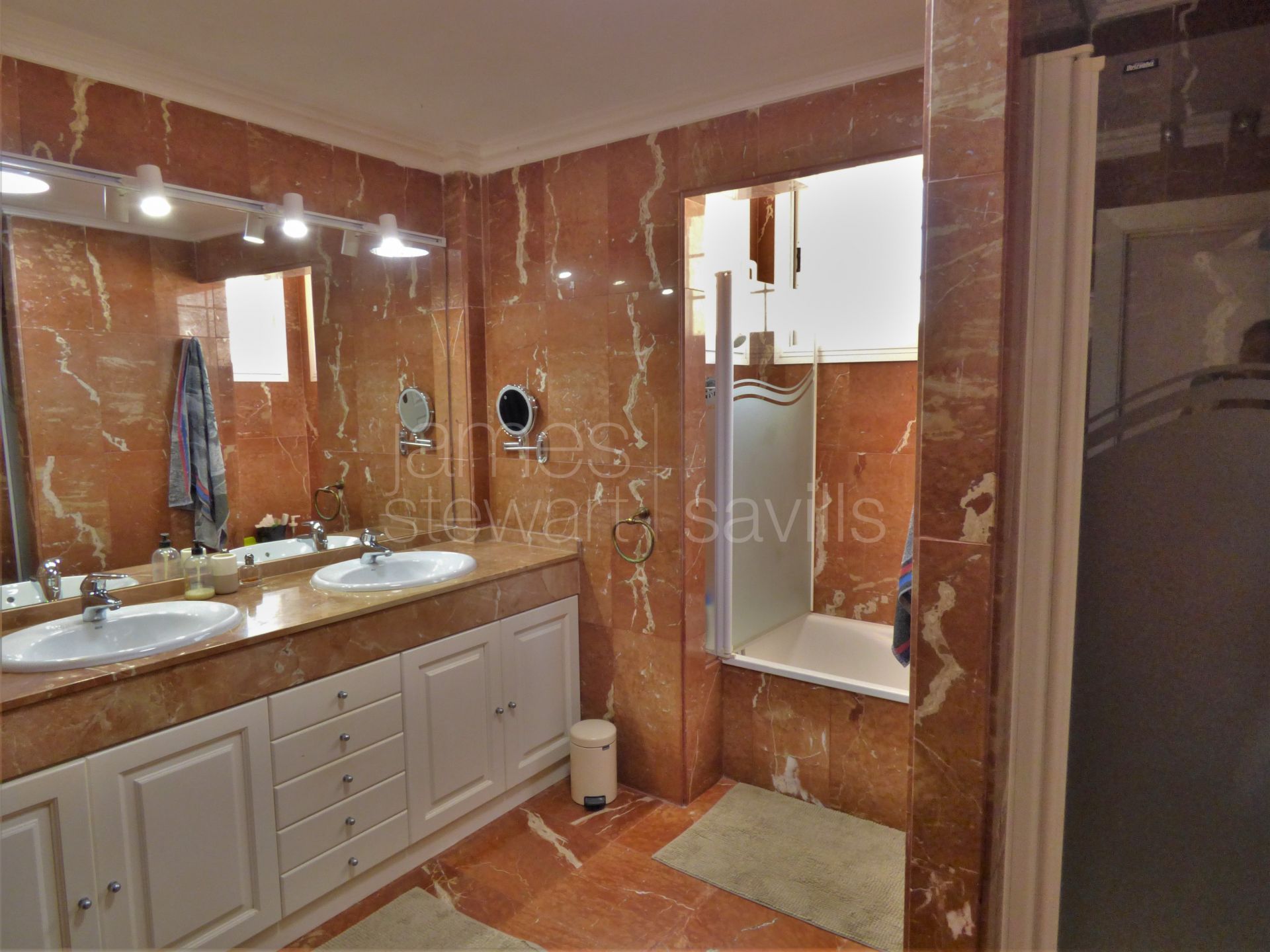 Villa with sea views in Torreguadiaro