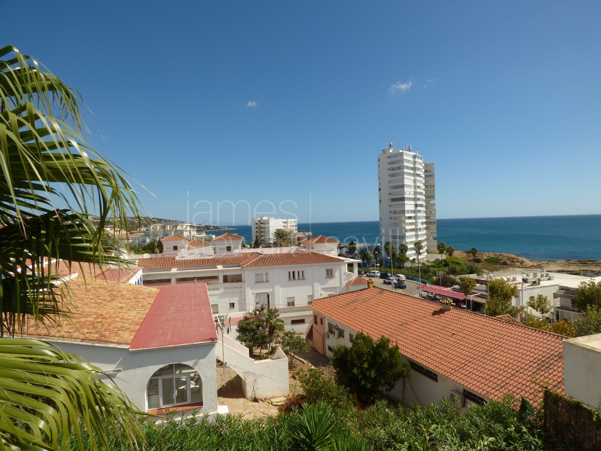 Villa with sea views in Torreguadiaro