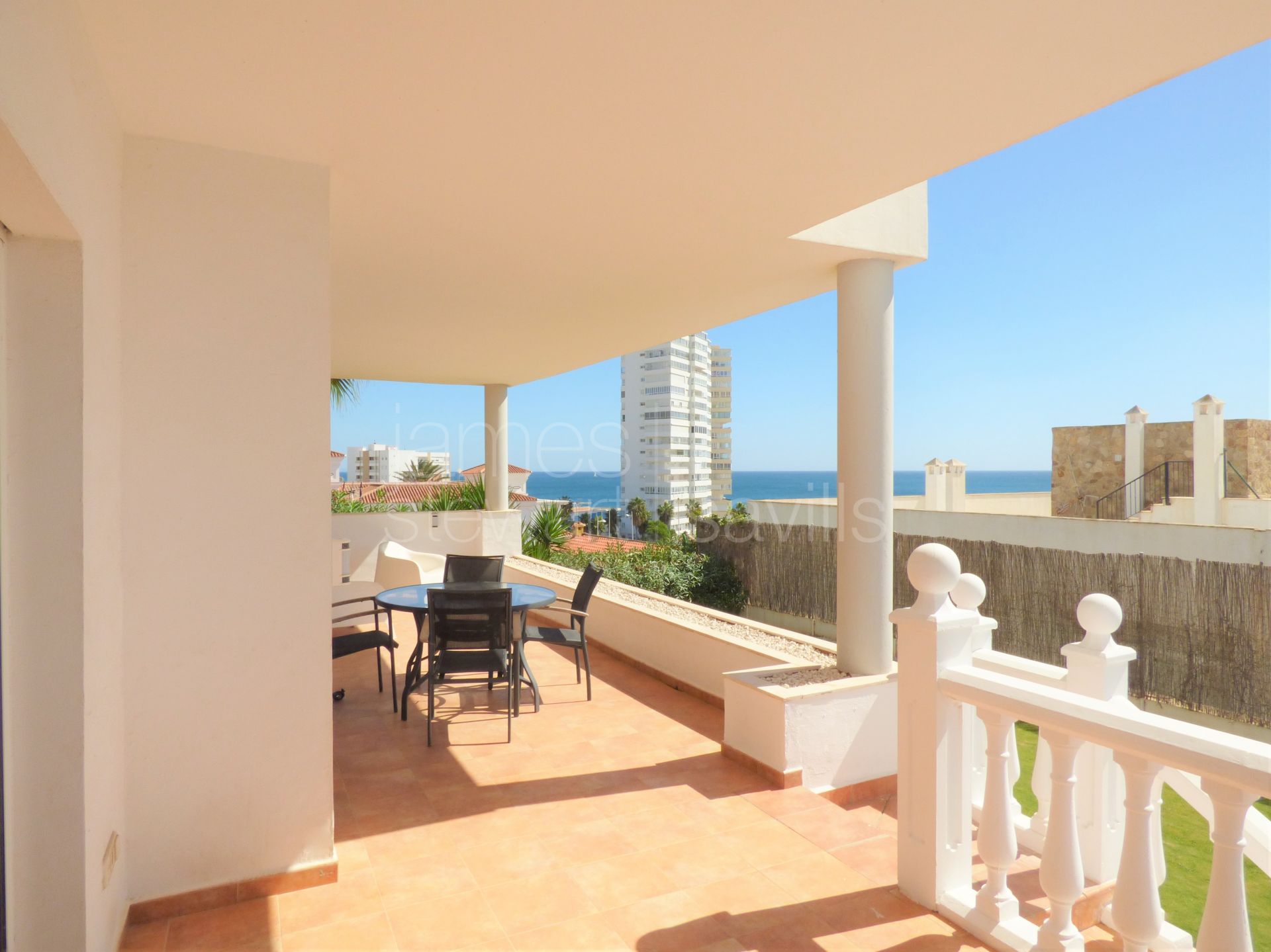Villa with sea views in Torreguadiaro