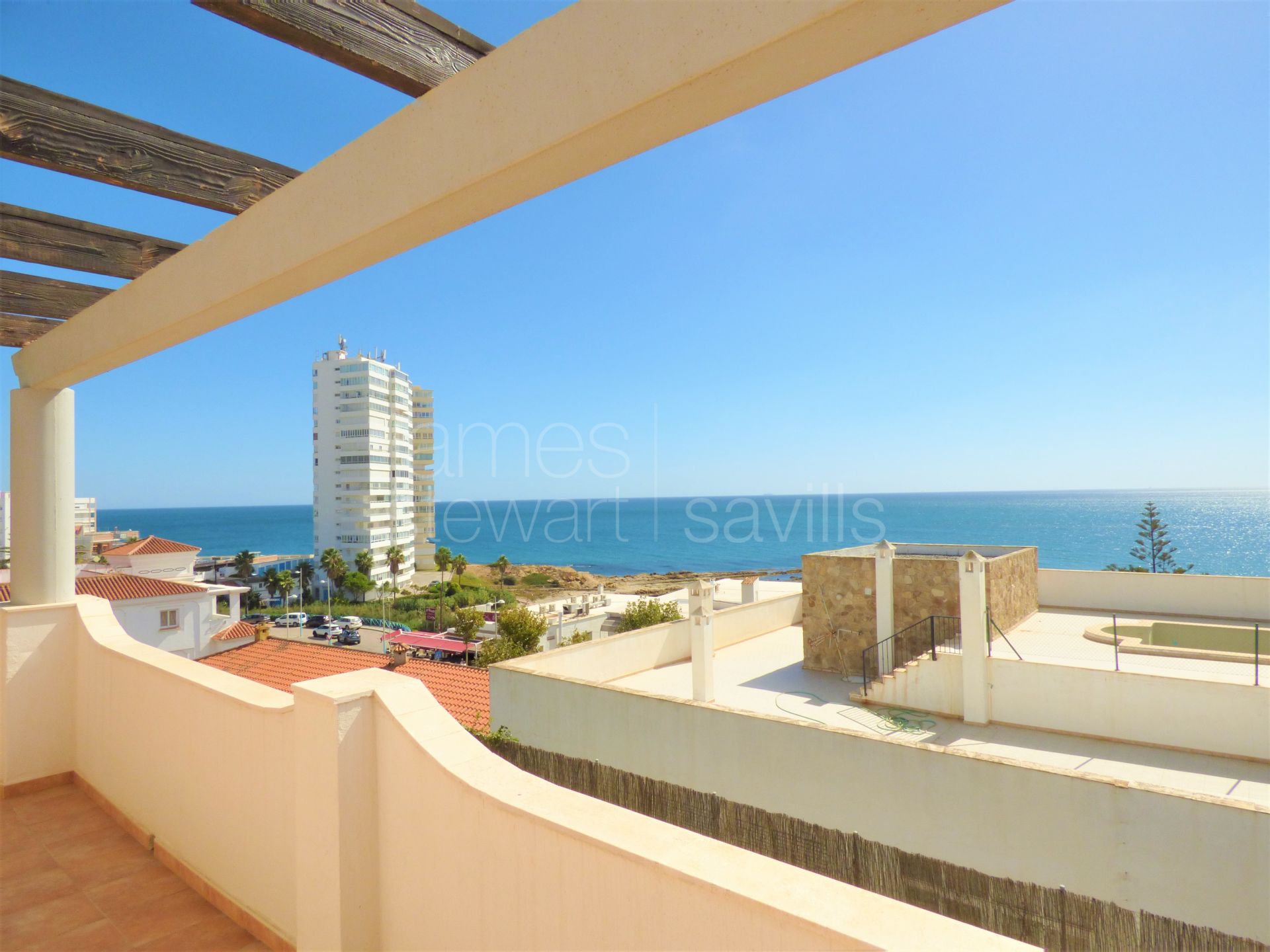 Villa with sea views in Torreguadiaro