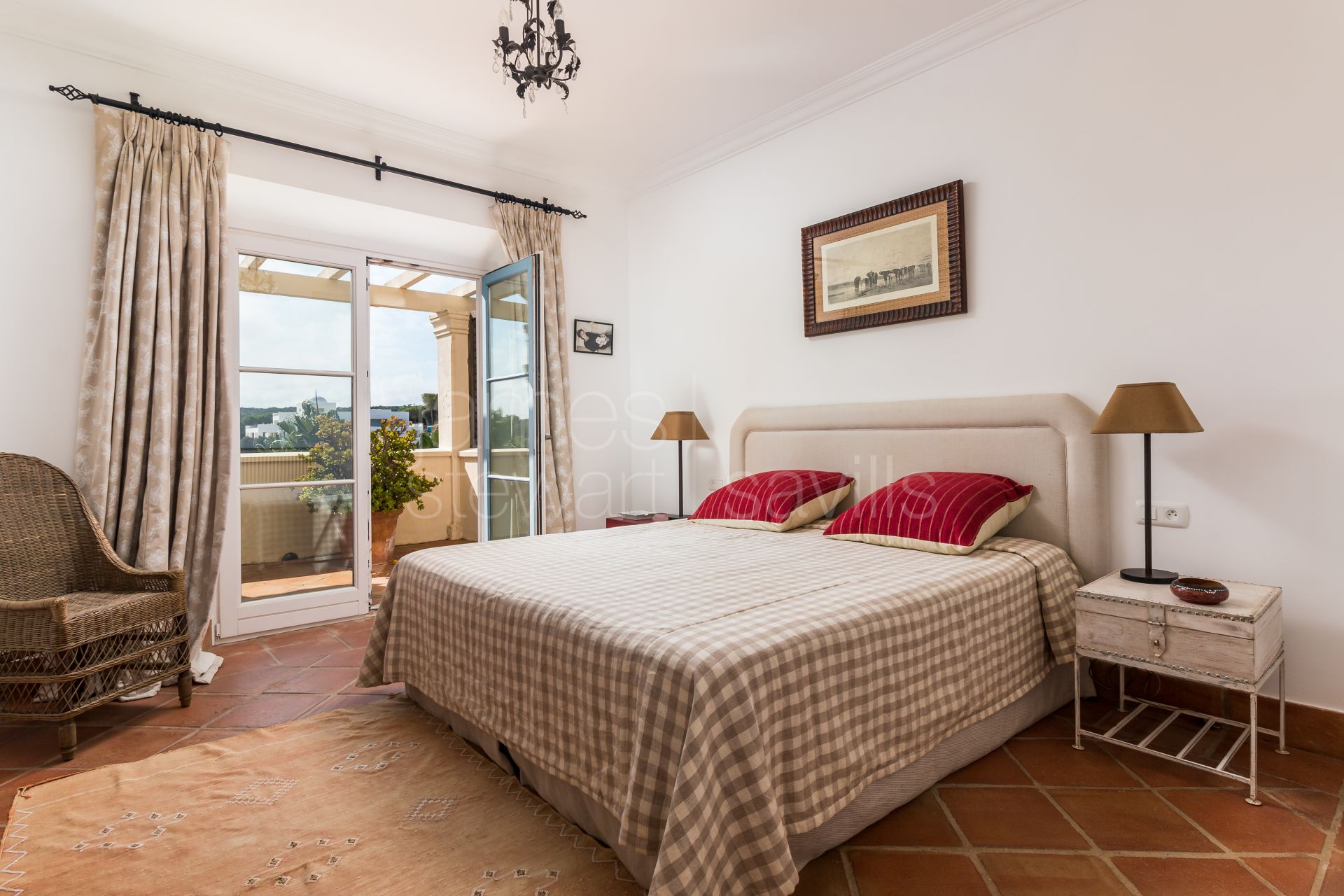 Villa in immaculate condition with golf views of three courses