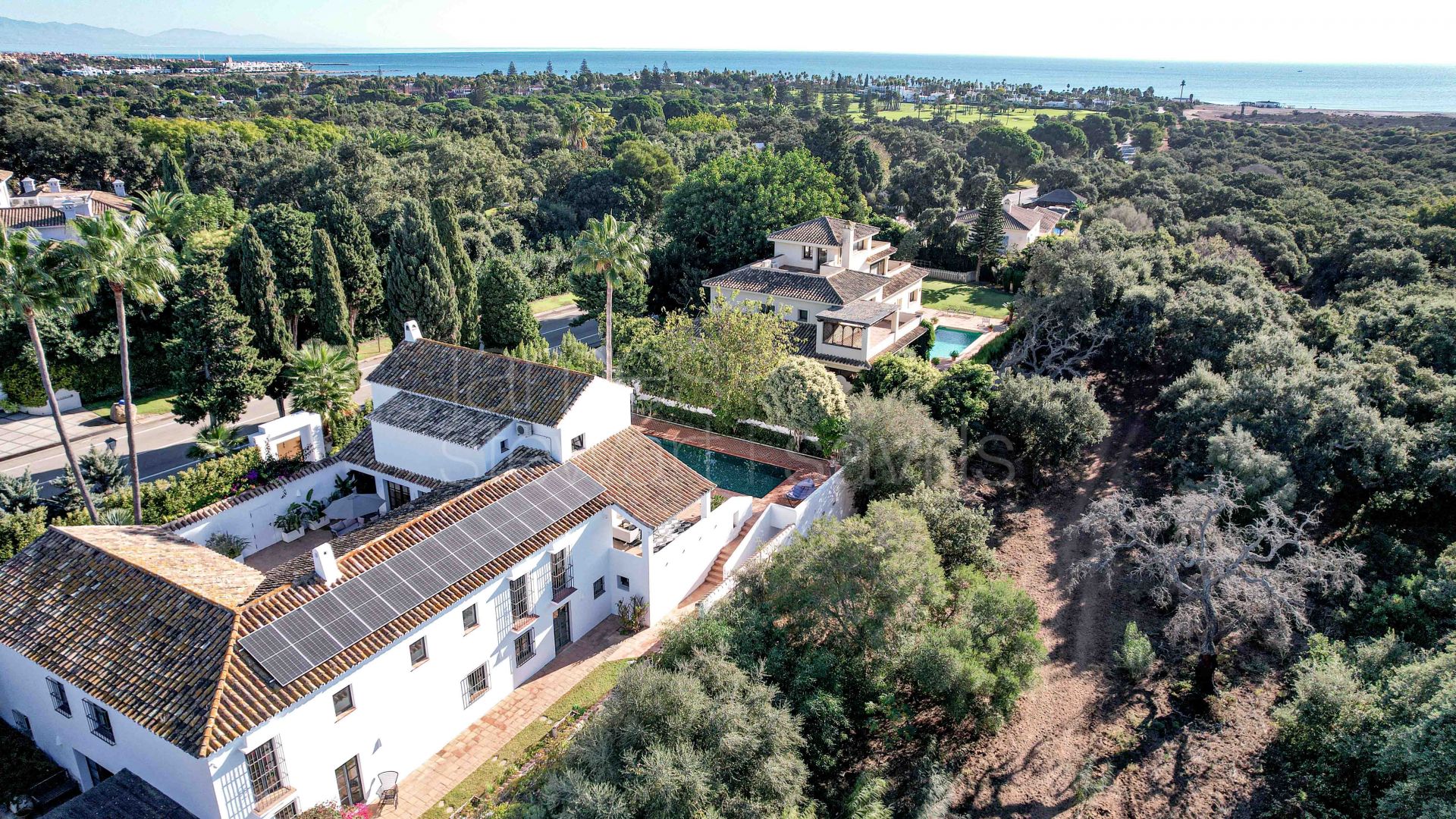 Beautifully renovated villa on the Paseo del Parque - a short walk from the beach