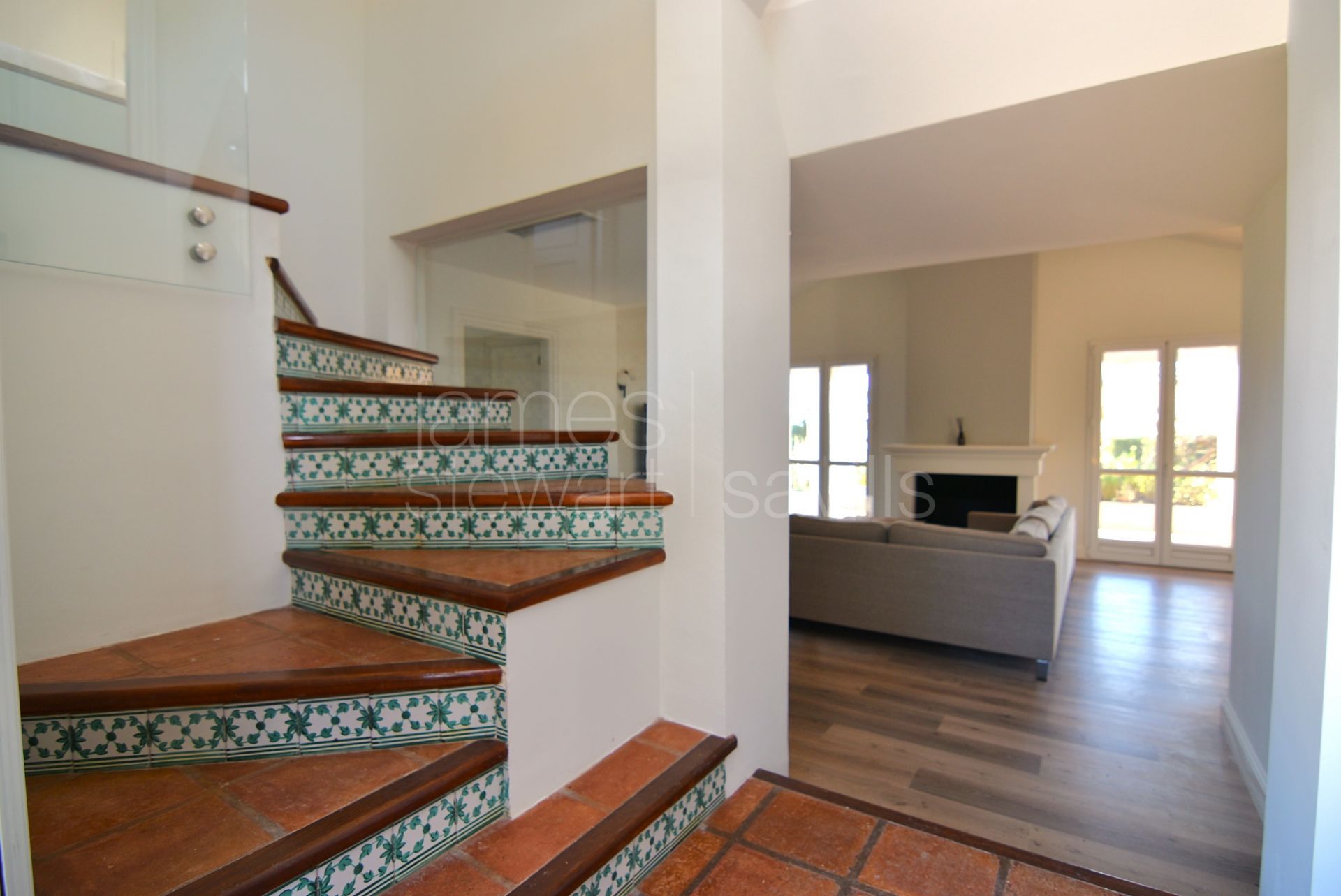 Very charming family home in the F zone with sea views